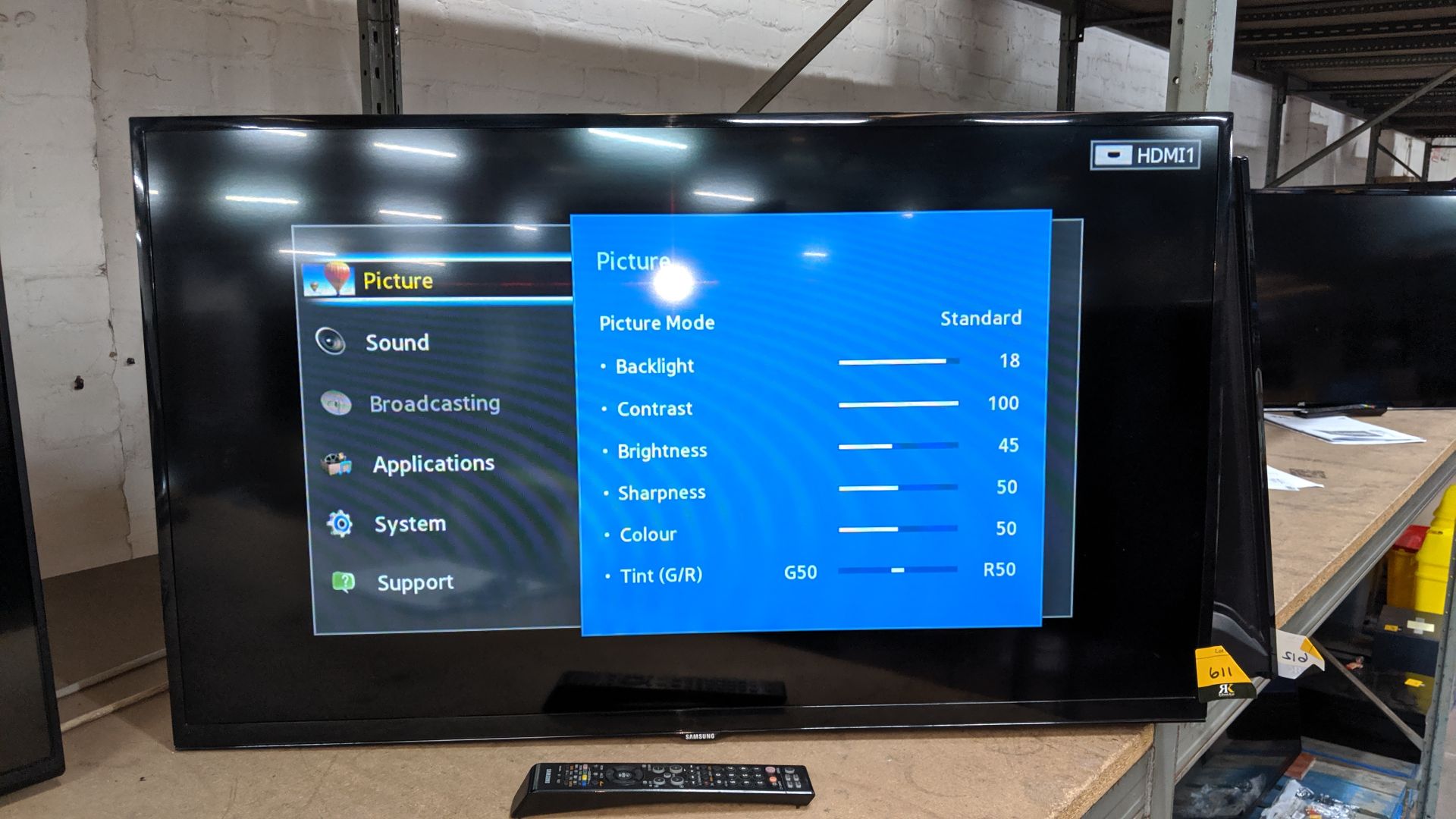 Samsung widescreen 40" LCD TV, EU40H4200AW, includes remote, part wall bracket - no tabletop