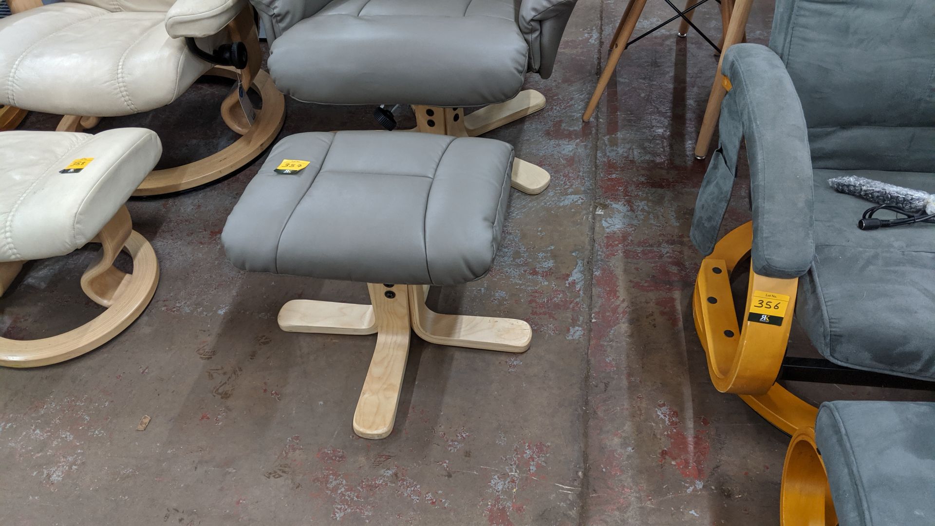 Leather reclining chair on wooden frame with matching footstool. This is one of a large number of - Image 3 of 5