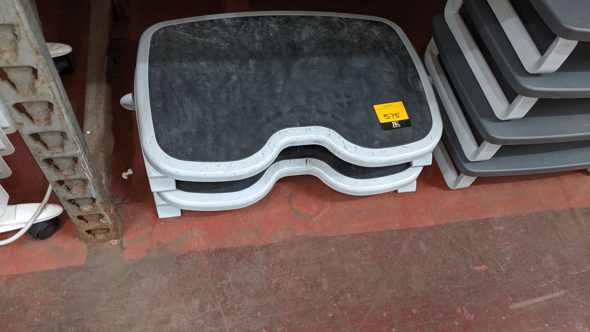 2 off office footrests . Lots 560 - 580 form the total assets of a healthcare recruitment company