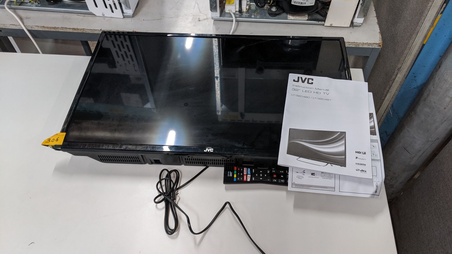 JVC 32" LED TV including remote control - understood to be broken. This is one of a large number - Image 5 of 6