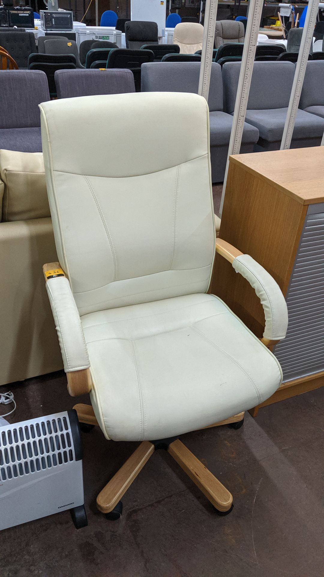 Leather executive chair. This is one of a large number of lots used/owned by One To One (North West) - Image 3 of 3