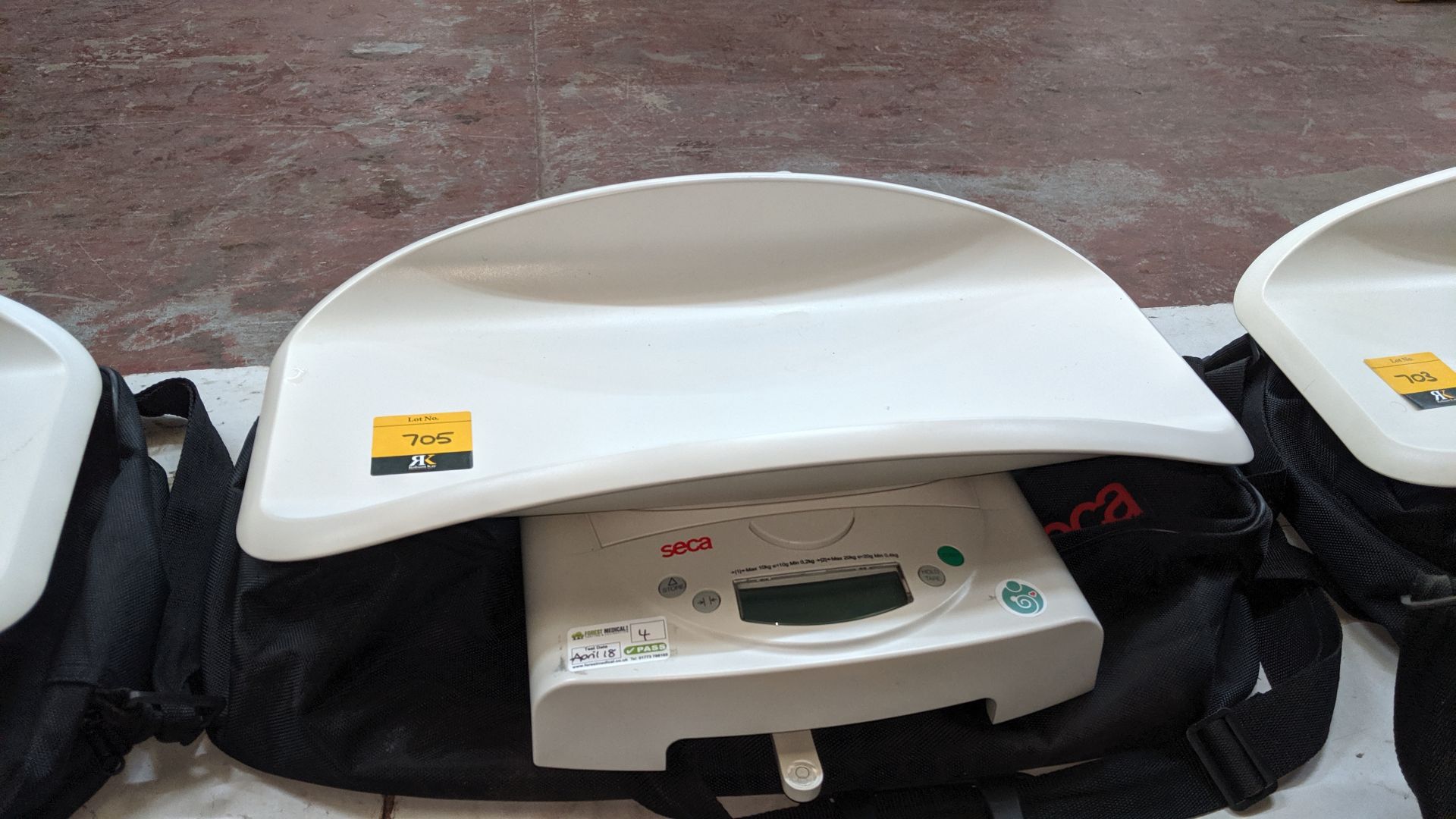 Seca model 384 baby scales max. capacity 20kg. This is one of a large number of lots used/owned by