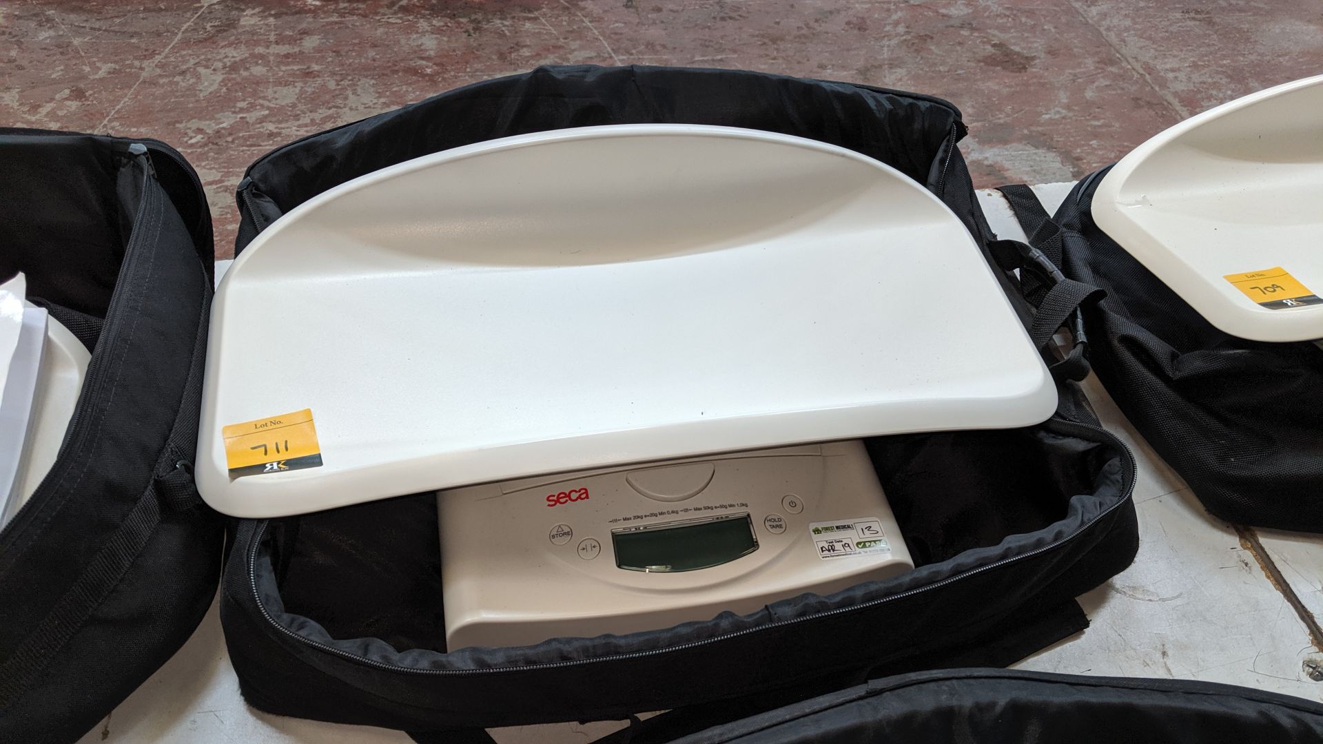 Seca model 385 baby scales max. capacity 50kg. This is one of a large number of lots used/owned by