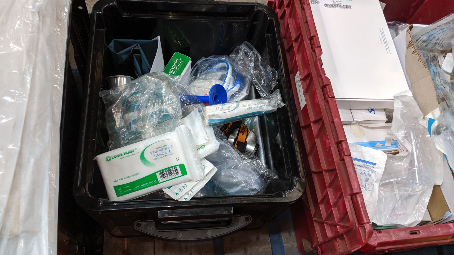 Contents of a pallet of assorted medical supplies including single use resuscitators, beakers, - Image 5 of 7