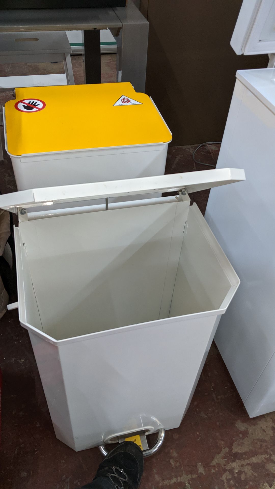 2 off metal pedal bins. This is one of a large number of lots used/owned by One To One (North - Image 3 of 5