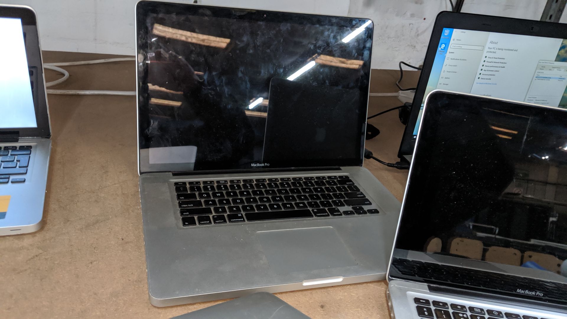 3 off Apple MacBook Pro silver notebook computers, no power packs/chargers, we have been unable to - Image 5 of 6