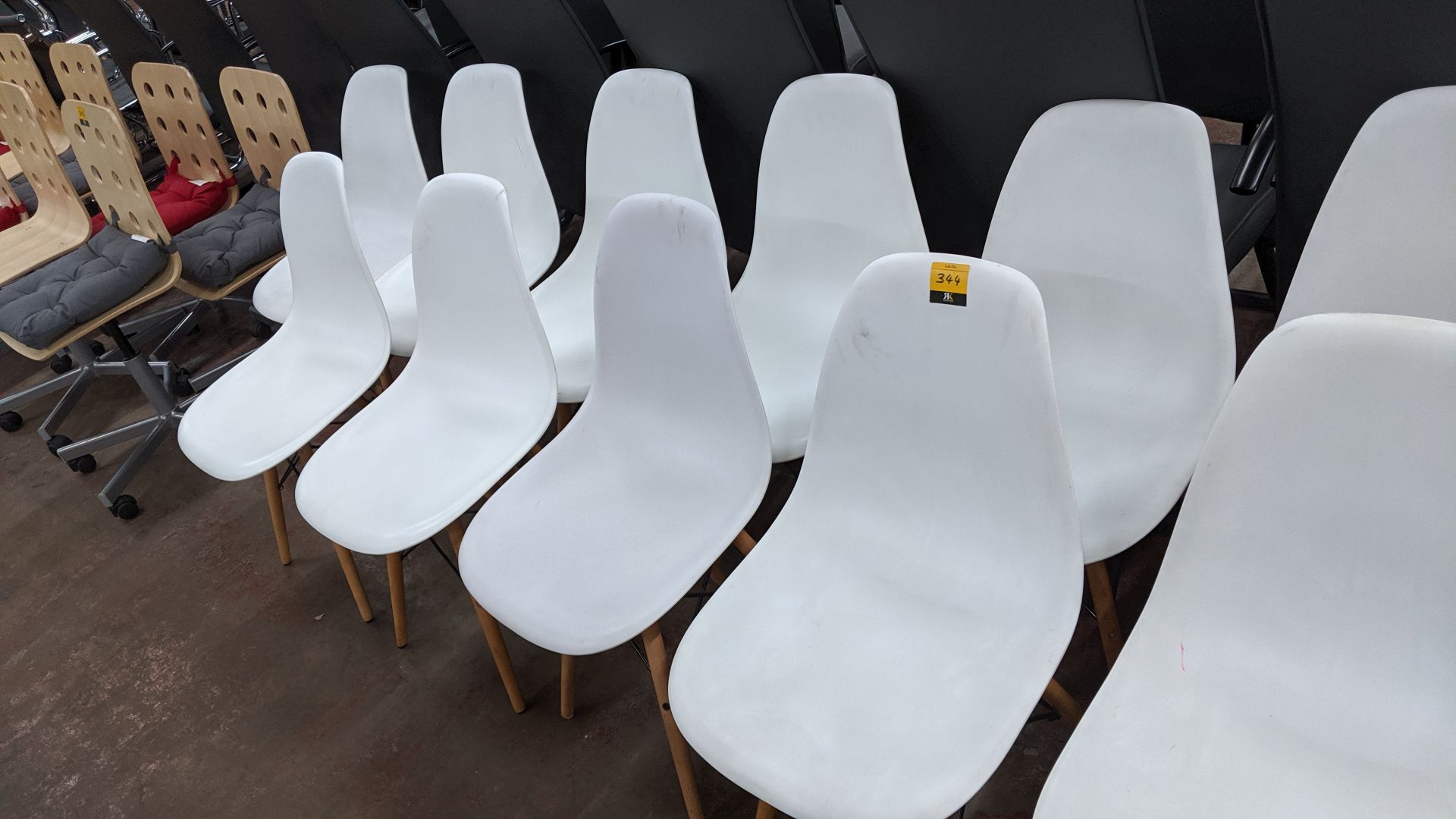 9 off white chairs with wooden legs NB. Lots 342 - 344 consist of different quantities of the same - Image 2 of 6