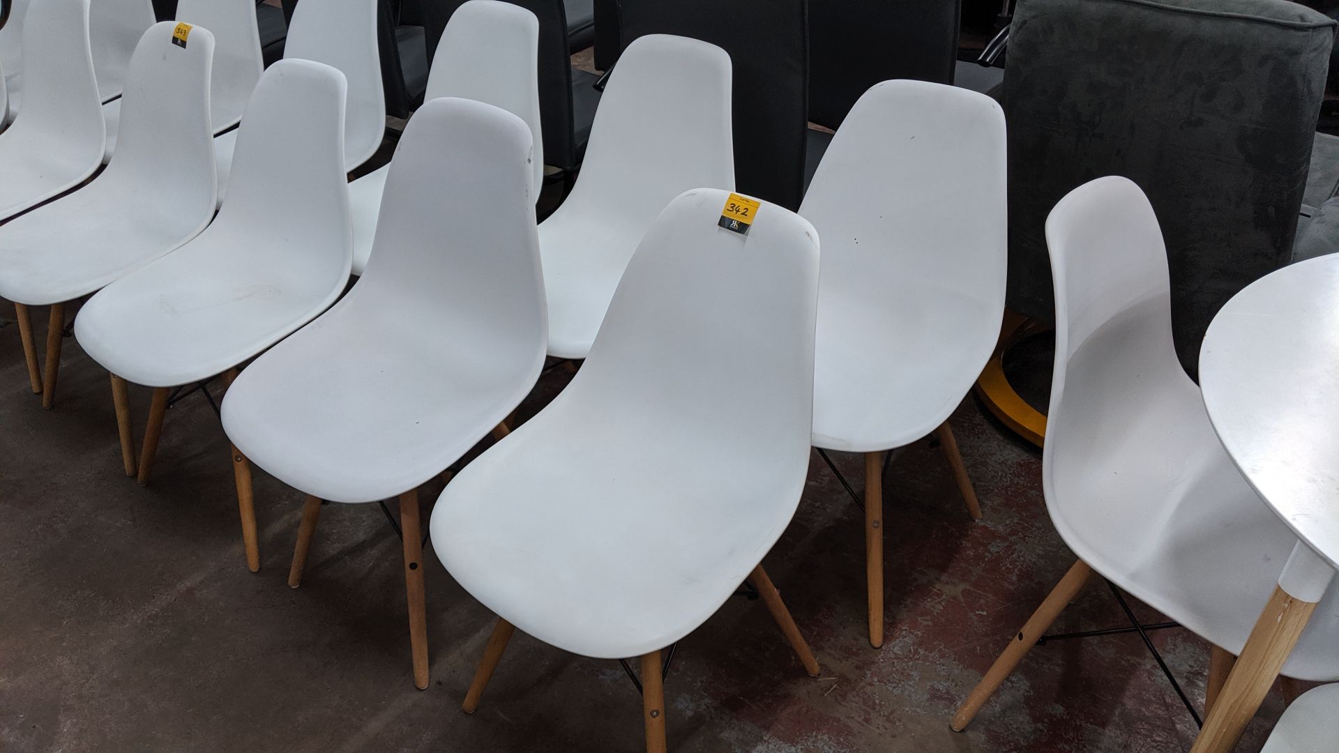 6 off white chairs with wooden legs NB. Lots 342 - 344 consist of different quantities of the same