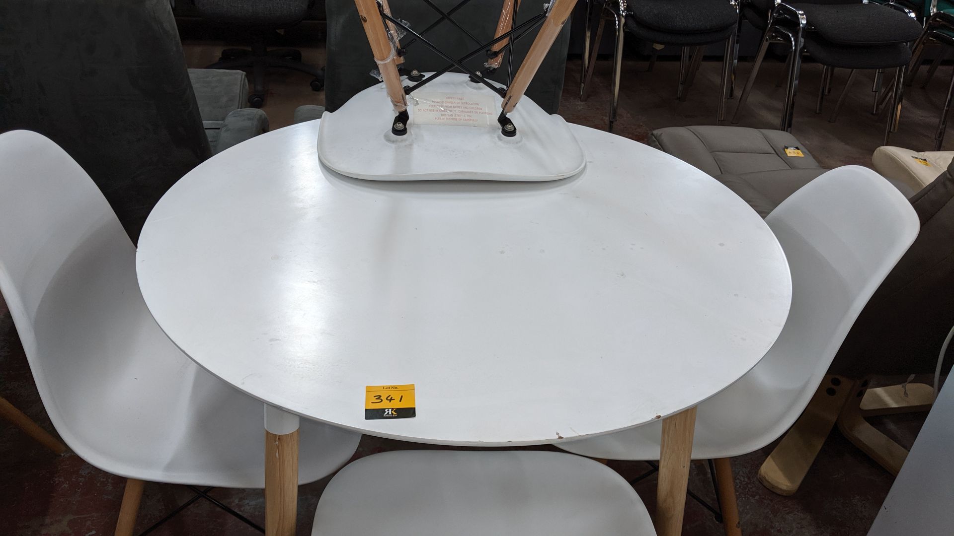 Small dining suite comprising circular table (90cm diameter) & 4 chairs, all finished in white - Image 5 of 6