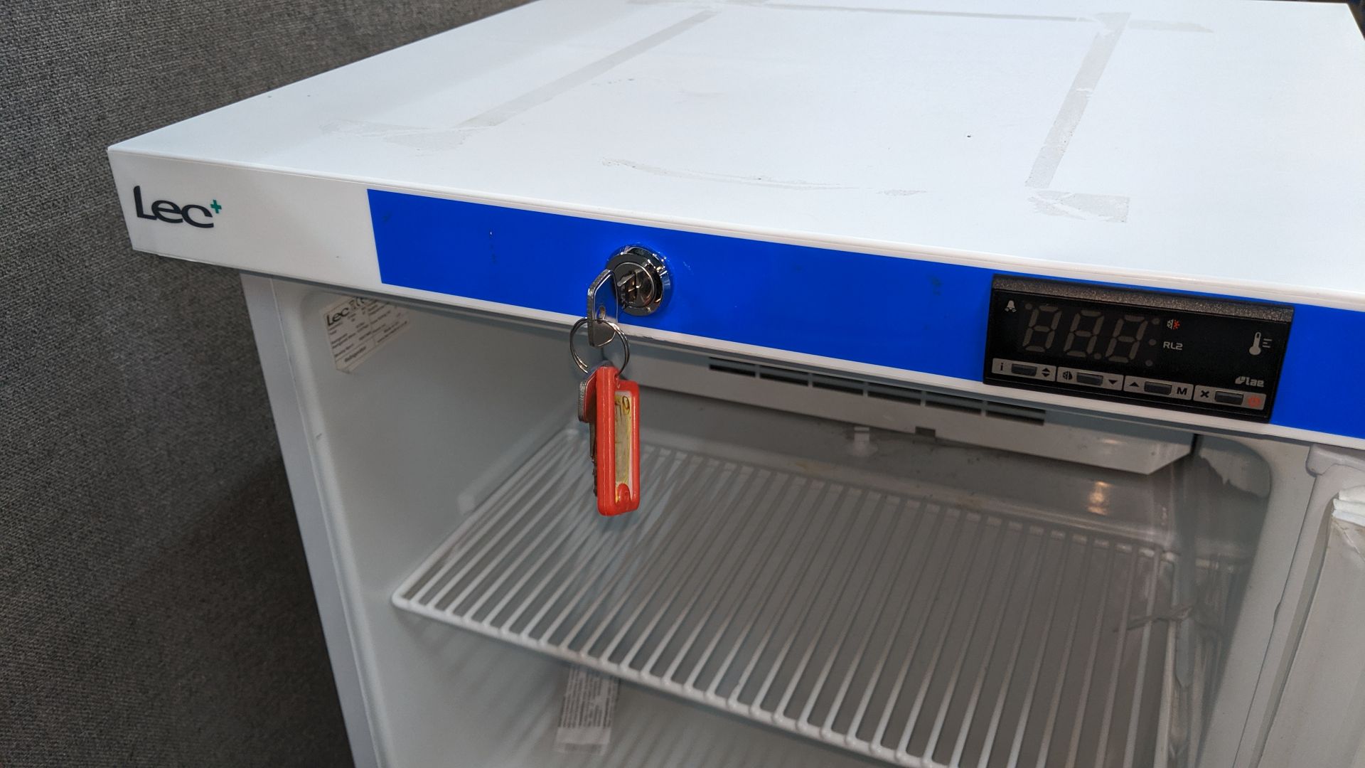 LEC lockable benchtop fridge with exterior digital display, model PE109, NO key. This is one of a - Image 5 of 5