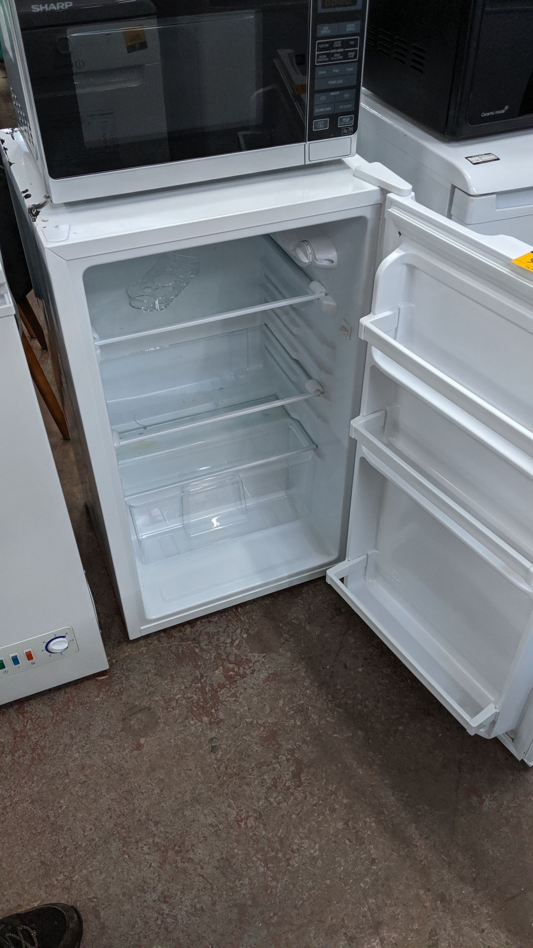 Fridgemaster undercounter fridge. This is one of a large number of lots used/owned by One To One ( - Image 3 of 5