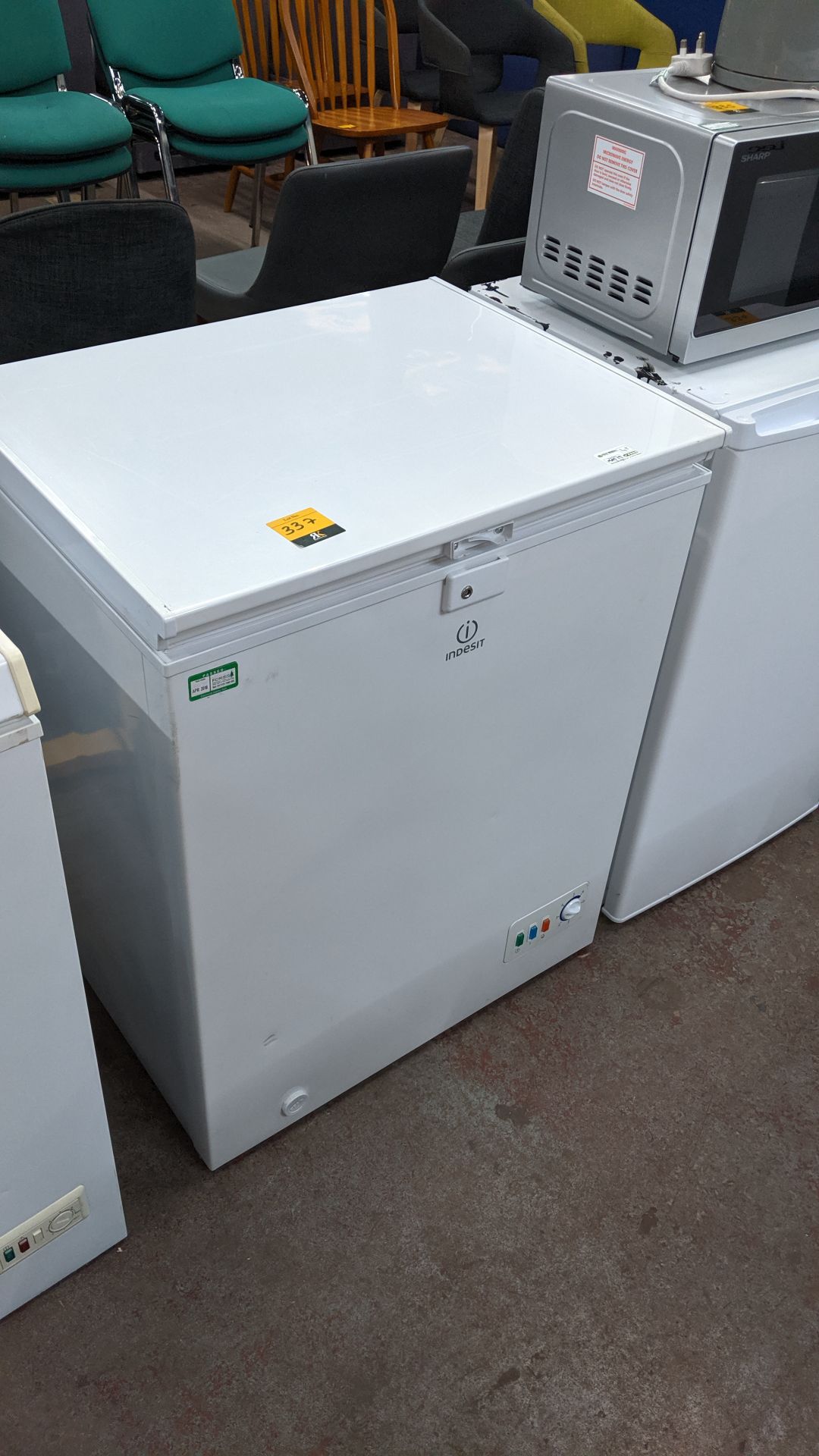 Indesit compact lockable chest freezer, model OF1A100, NB no key. This is one of a large number of - Image 2 of 5