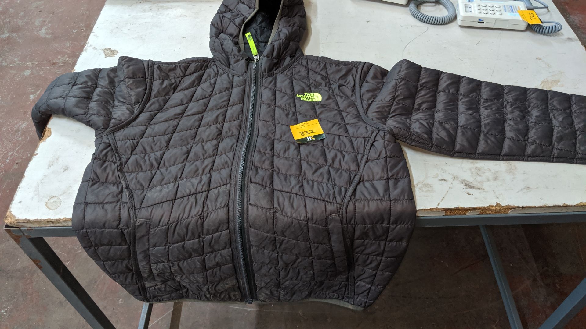 North Face boy's reversible jacket size LG. IMPORTANT: Please remember goods successfully bid upon - Image 3 of 5