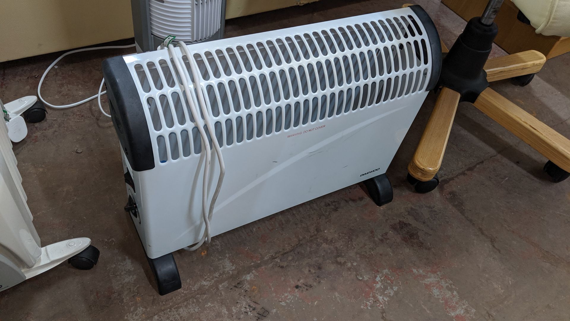 Pair of assorted fans & heaters. This is one of a large number of lots used/owned by One To One ( - Image 3 of 4