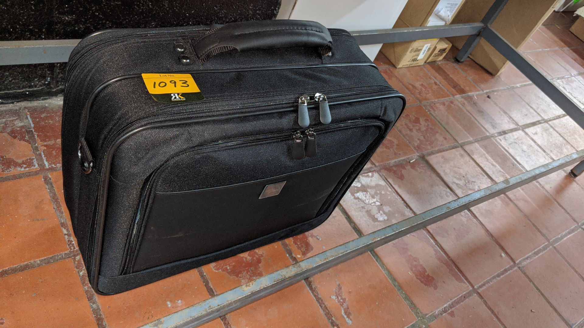 Fujitsu Siemens laptop case. This is one of a large number of lots in this sale being sold for the - Image 3 of 3