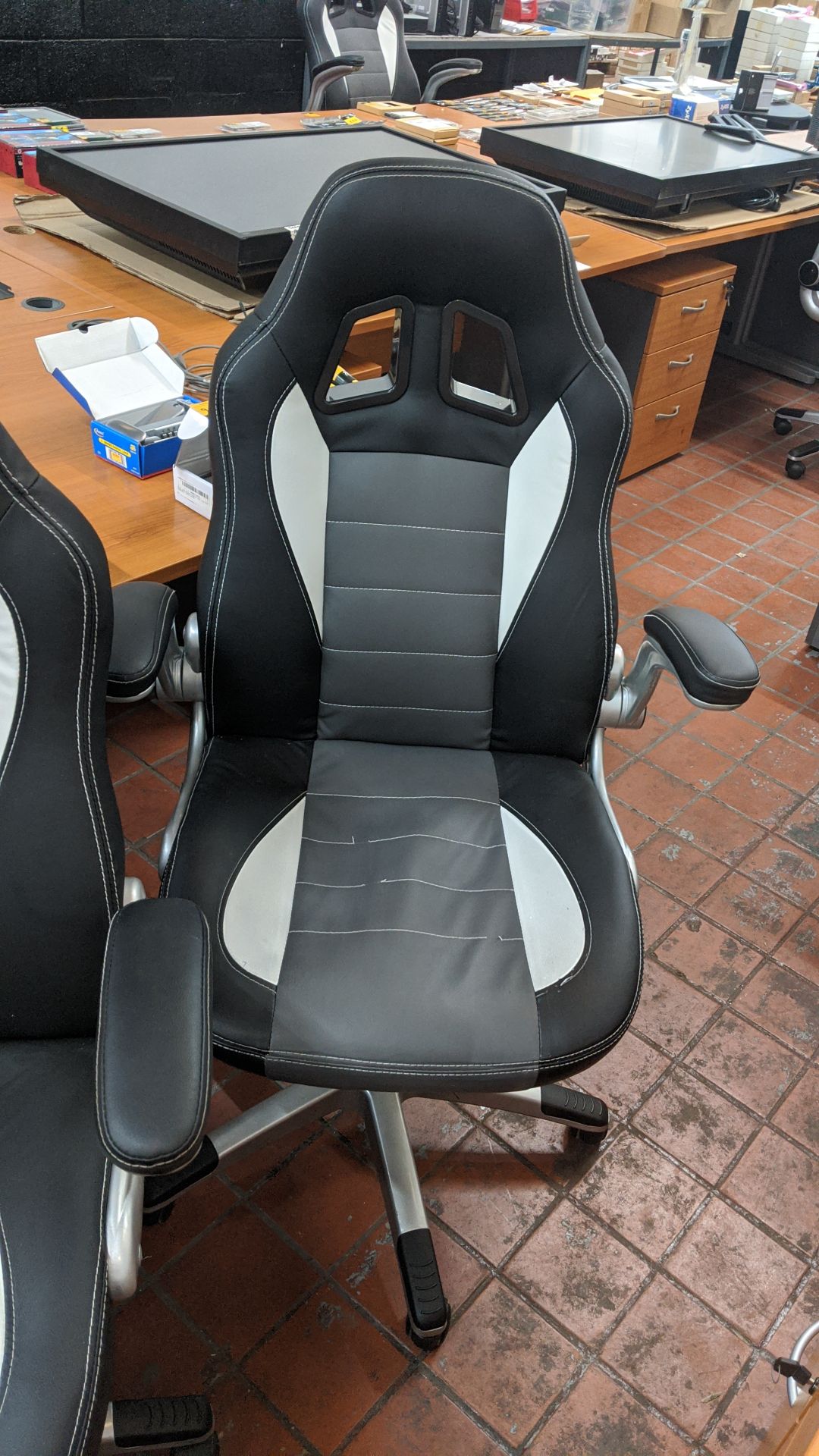 3 off motorsports style black & silver leather exec chairs. This is one of a large number of lots in - Image 4 of 9