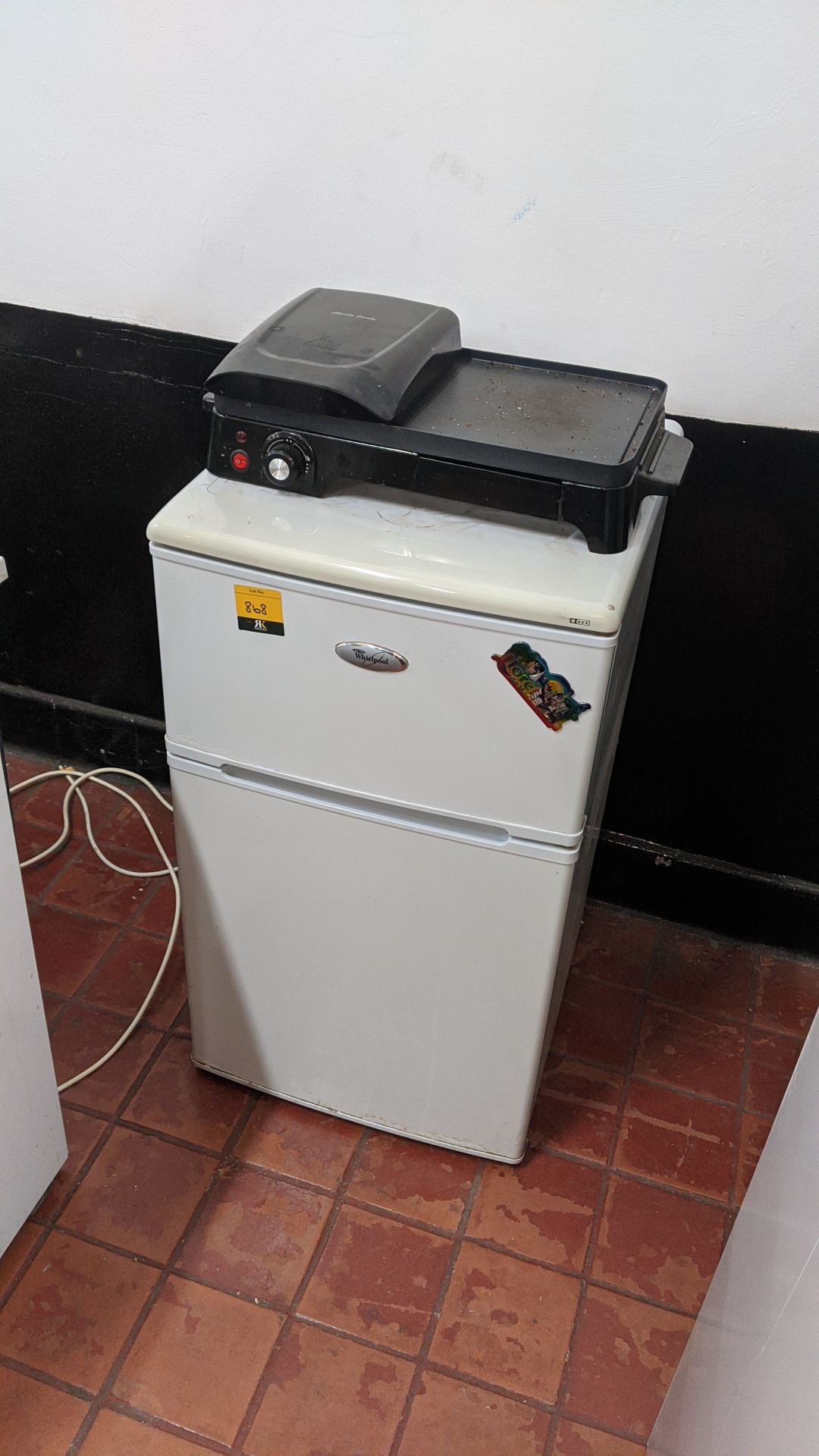 Domestic appliance lot comprising counter height fridge freezer plus Charles Jacobs contact grill