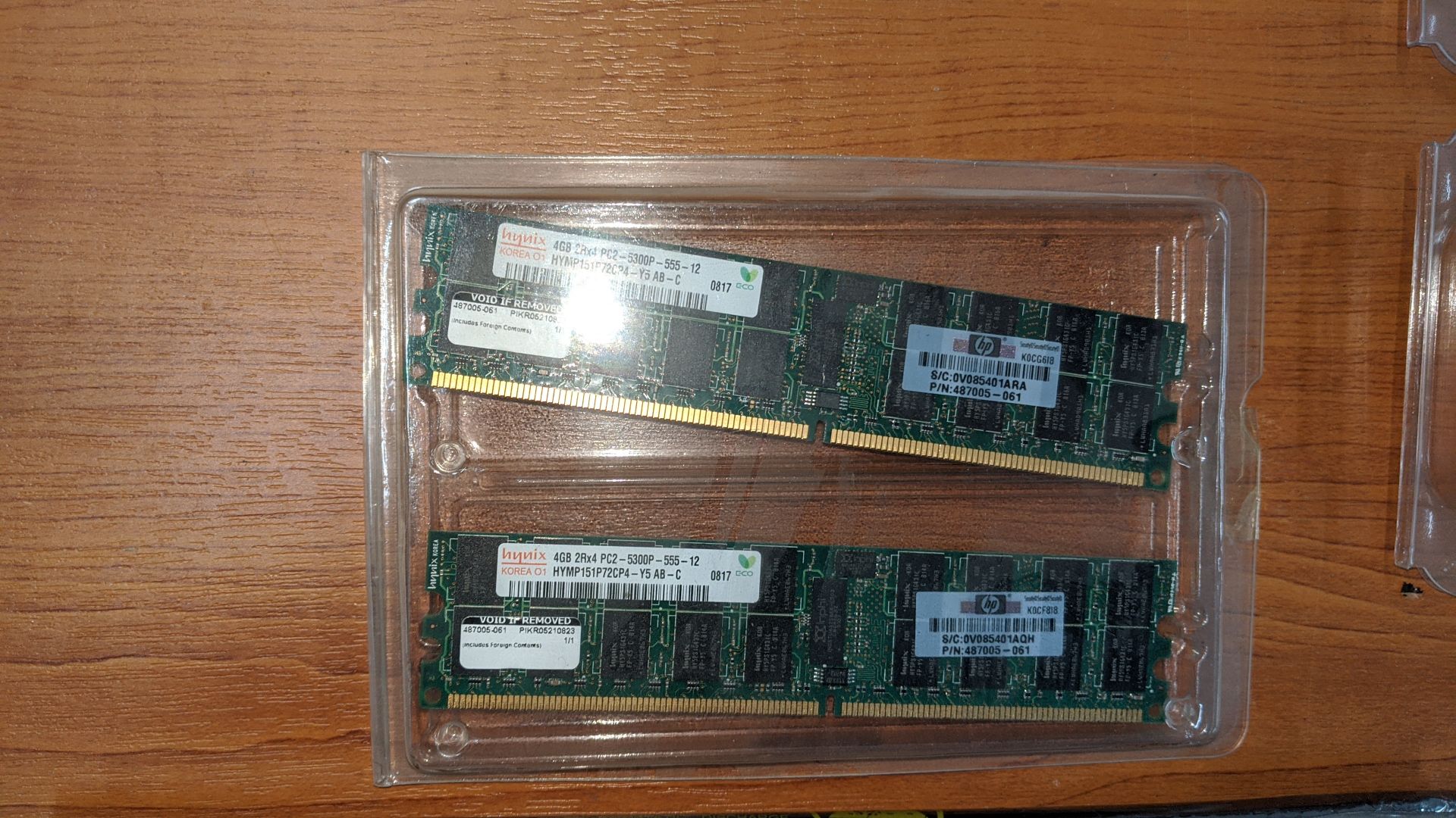 10 off assorted 4Gb memory DIMMs. This is one of a large number of lots in this sale being sold - Image 6 of 8