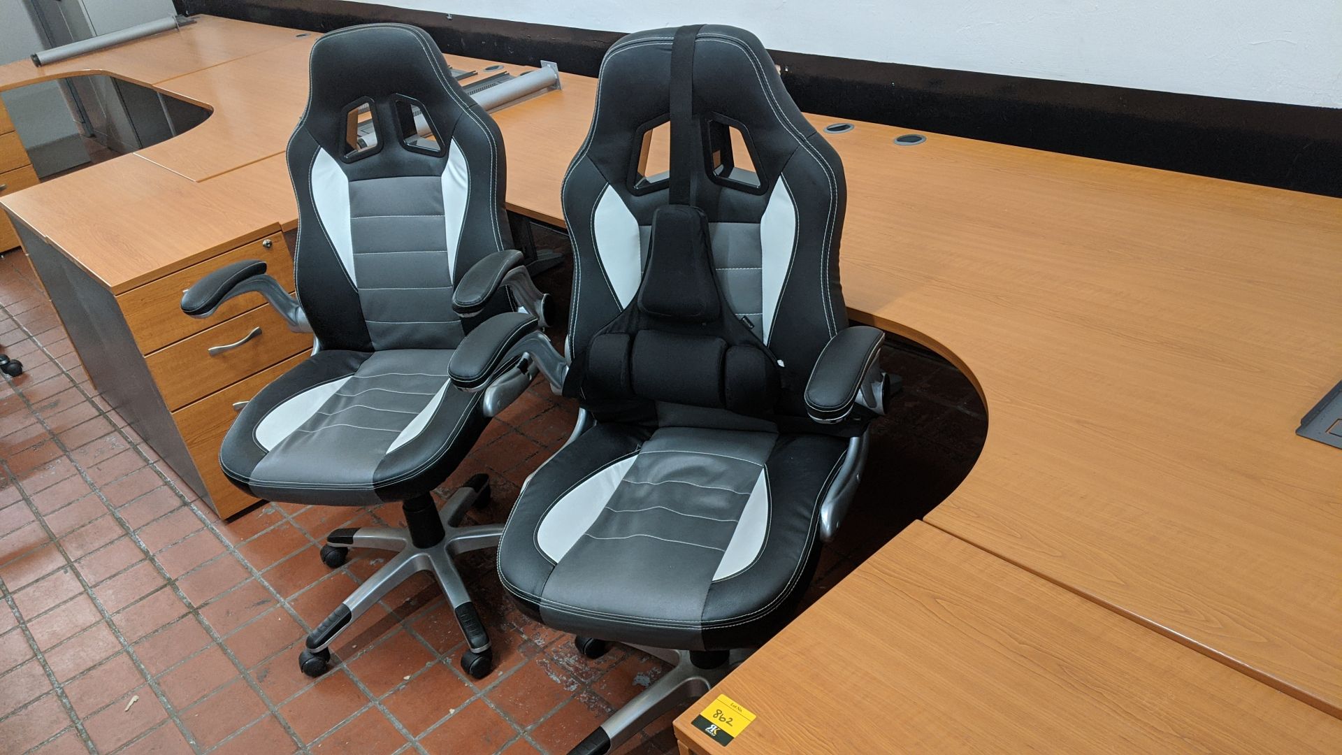 2 off motorsports style black & silver leather exec chairs. This is one of a large number of lots in - Image 4 of 8