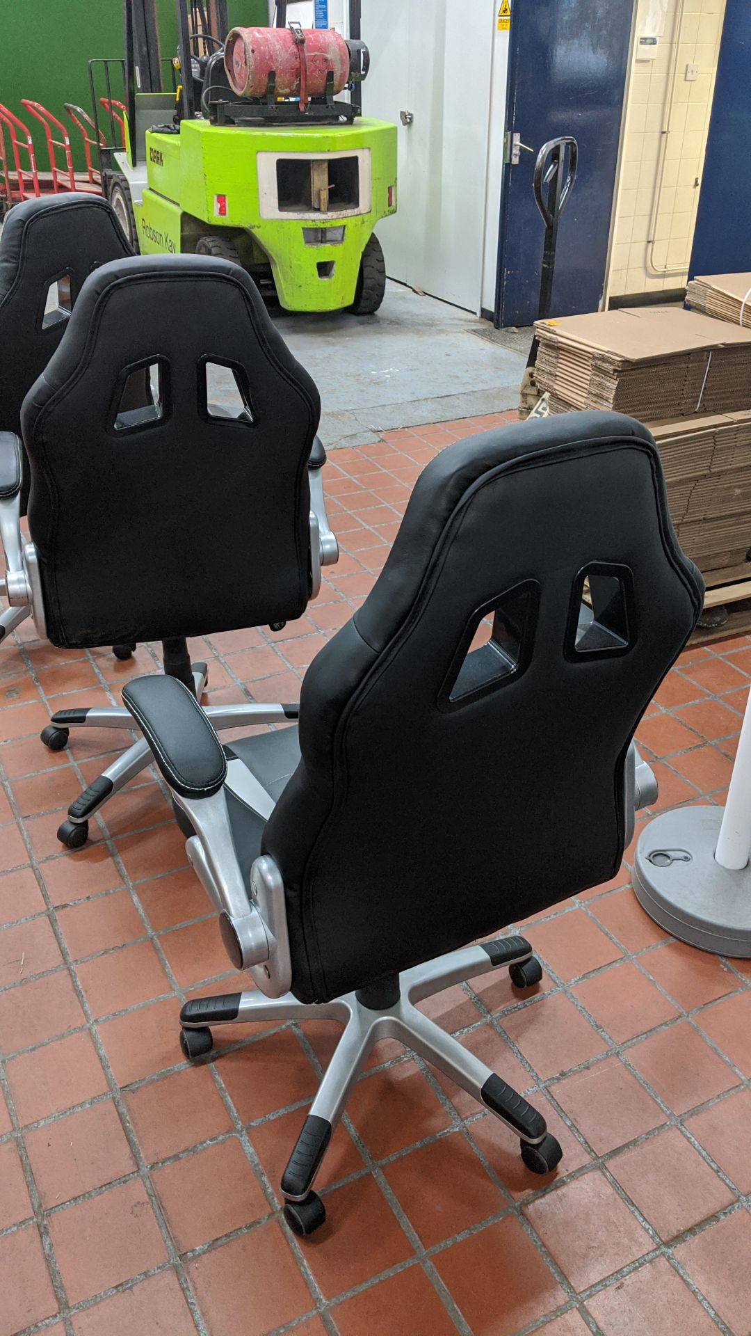 3 off motorsports style black & silver leather exec chairs. This is one of a large number of lots in - Image 6 of 7