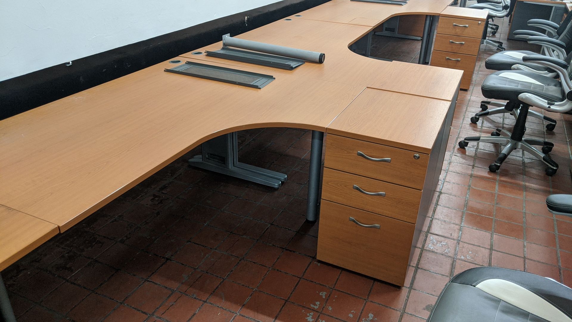 4 off curve front "piano" desks each including a matching desk height pedestal. This is one of a - Image 9 of 10