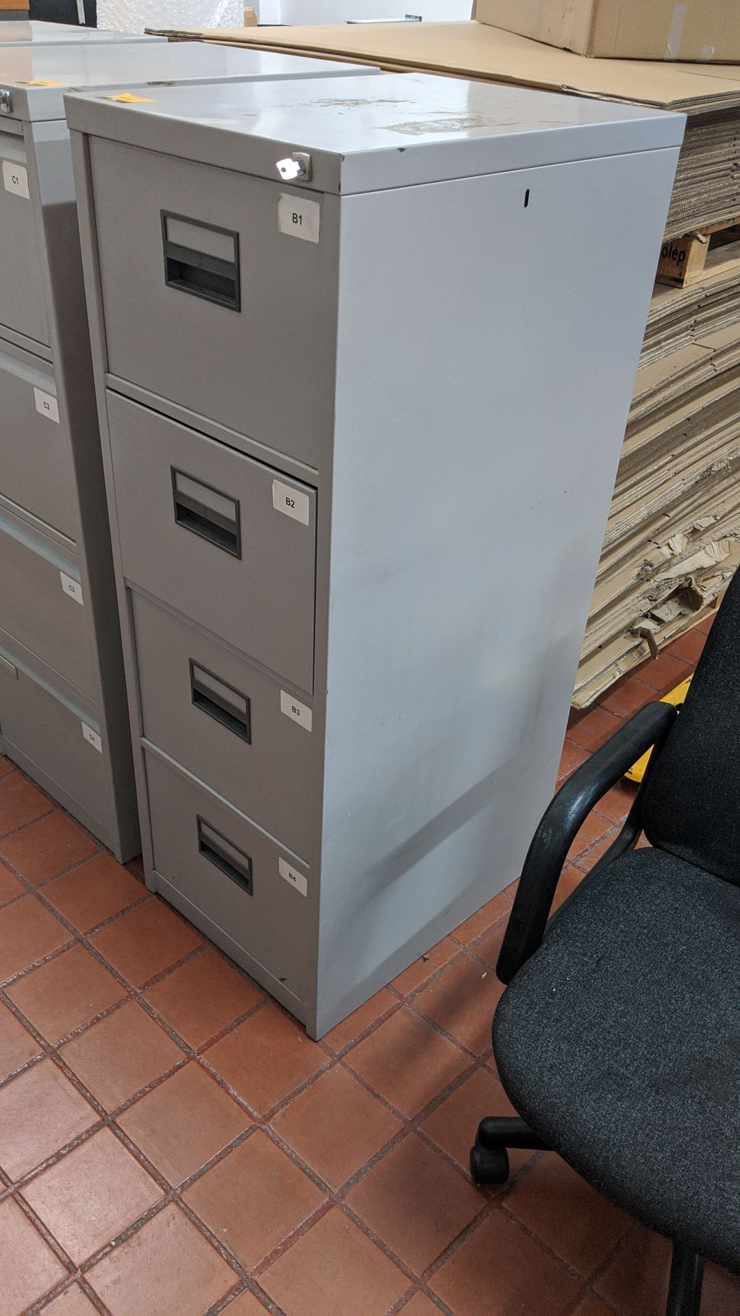 Pale grey metal 4-drawer filing cabinet with key. This is one of a large number of lots in this sale - Image 2 of 3
