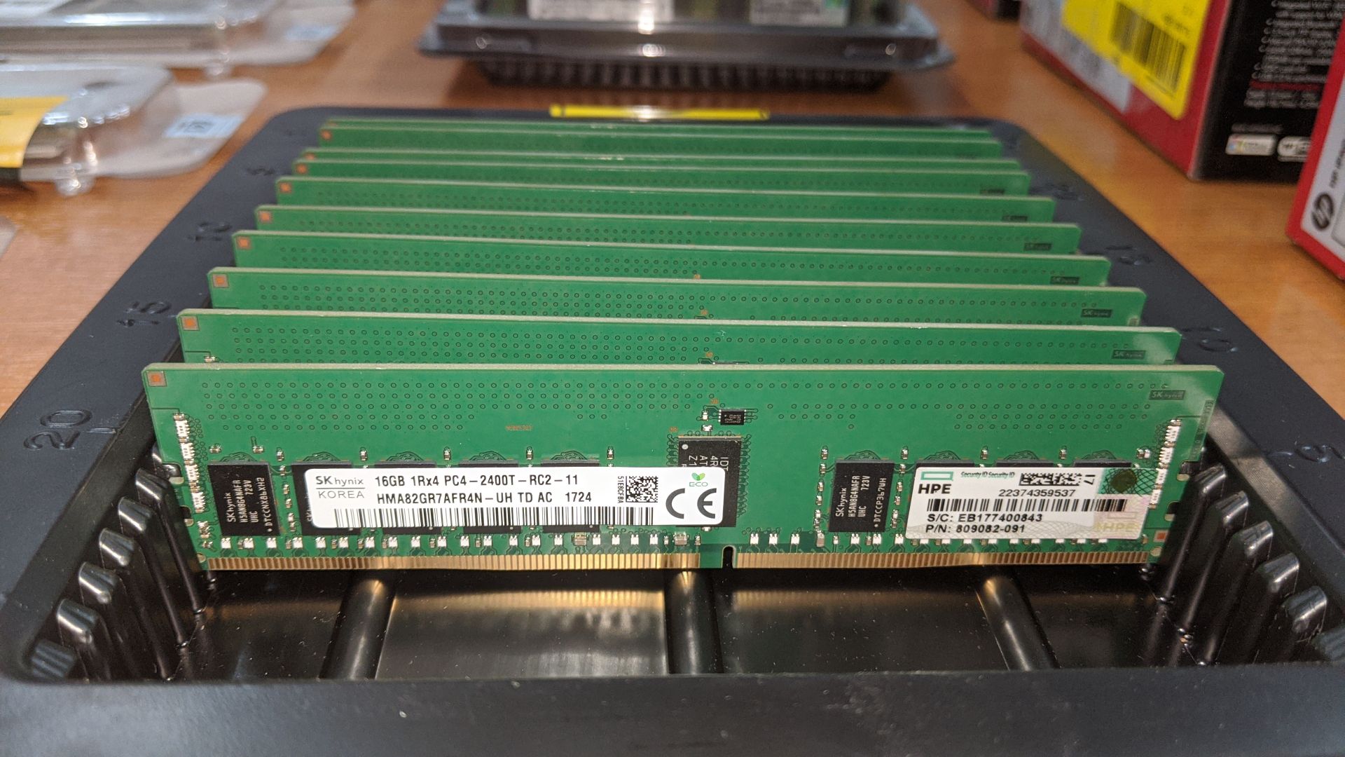 10 off HPE 16Gb memory DIMMs, part code 809082-091. This is one of a large number of lots in this - Image 2 of 5