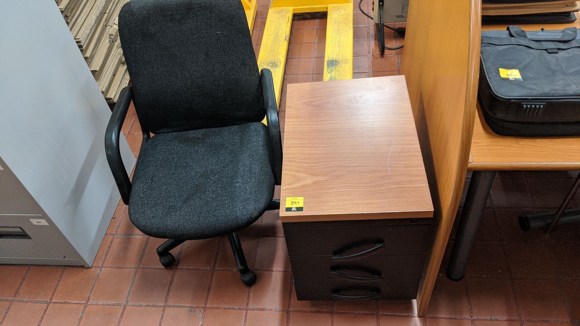 Mobile desk pedestal plus 1 off office chair with arms. This is one of a large number of lots in - Image 2 of 5