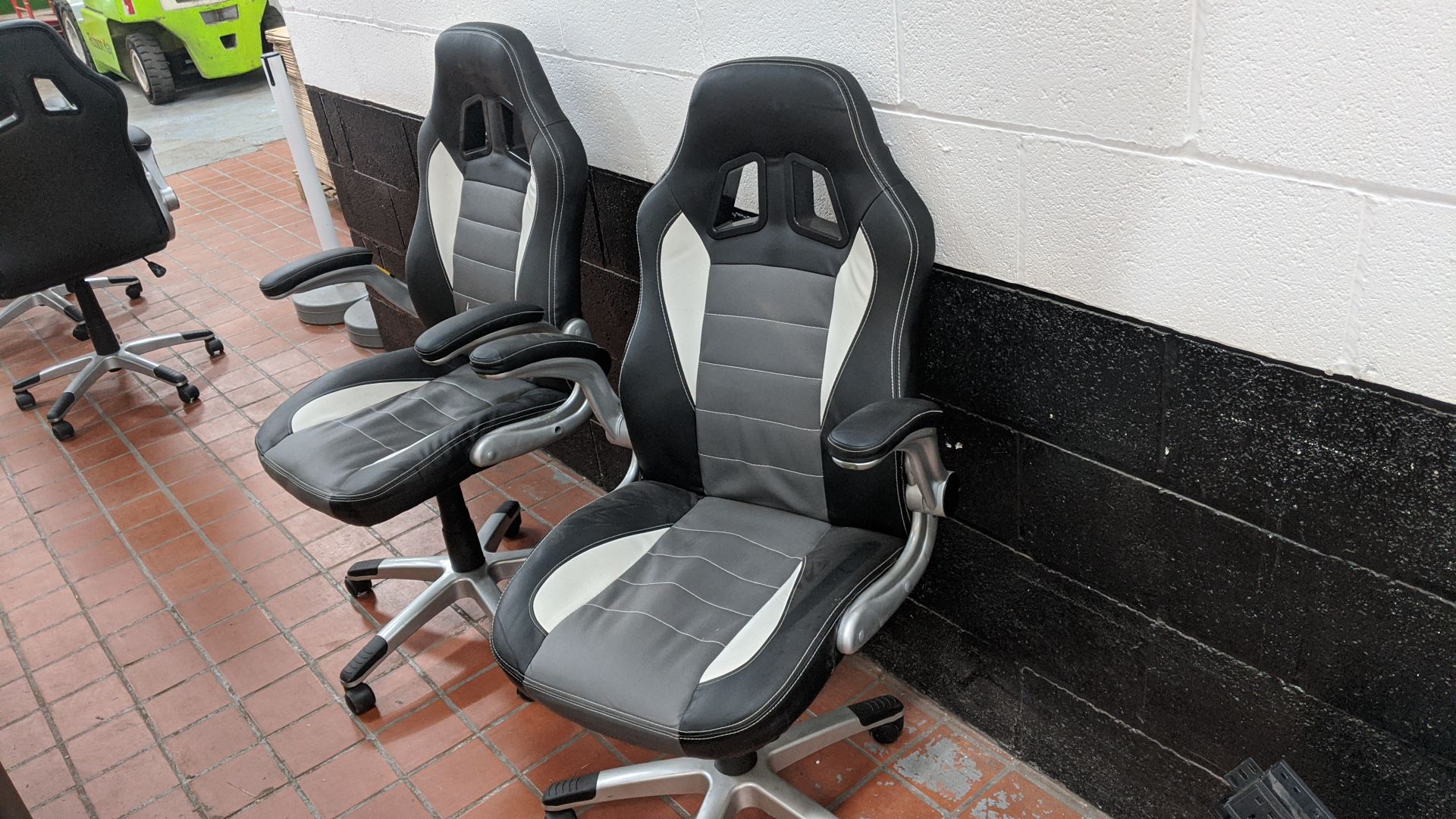 2 off motorsports style black & silver leather exec chairs. This is one of a large number of lots in - Image 3 of 7