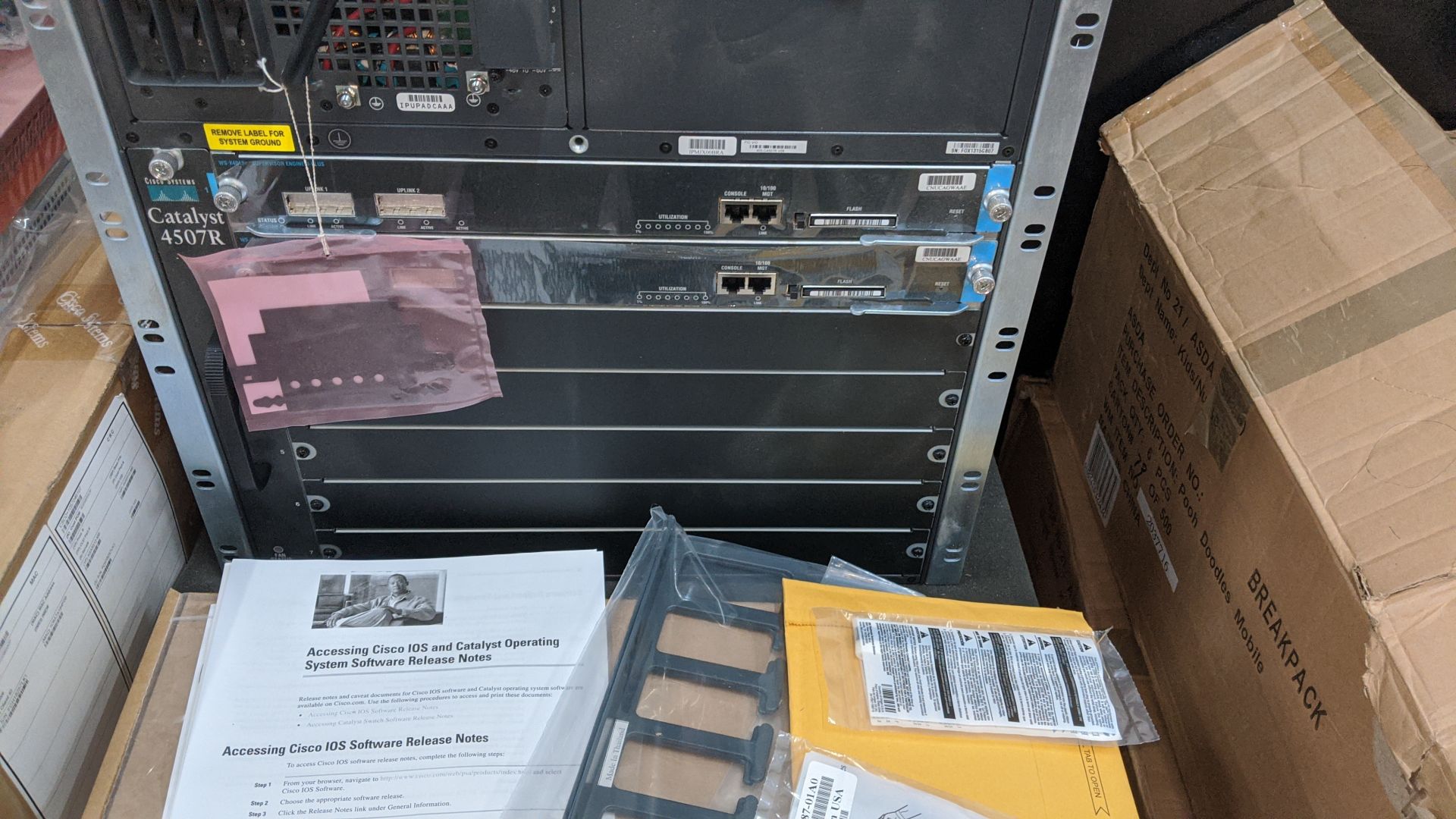 Cisco WS-C4500 series catalyst 4507R large heavy duty rack mountable switch. This is one of a - Image 5 of 11