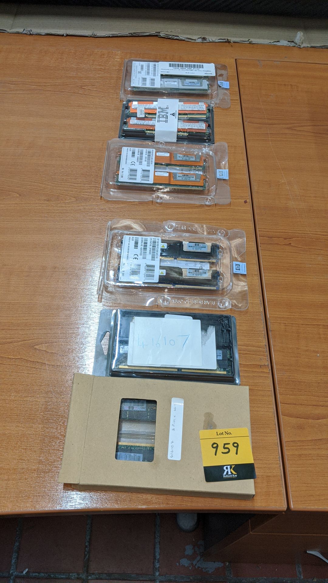 6 off assorted memory upgrade kits varying from 1Gb to 4Gb. This is one of a large number of lots in