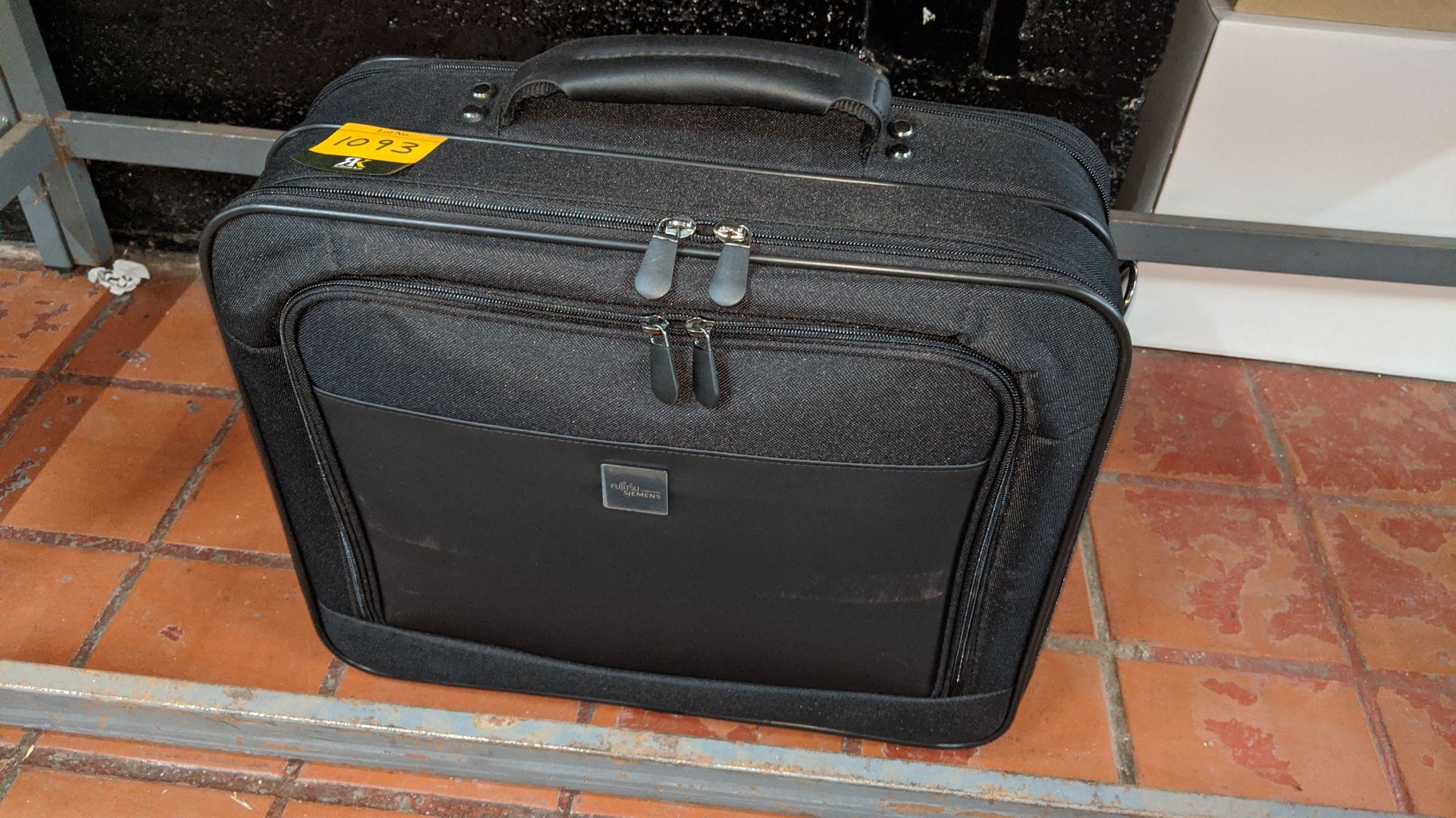 Fujitsu Siemens laptop case. This is one of a large number of lots in this sale being sold for the - Image 2 of 3