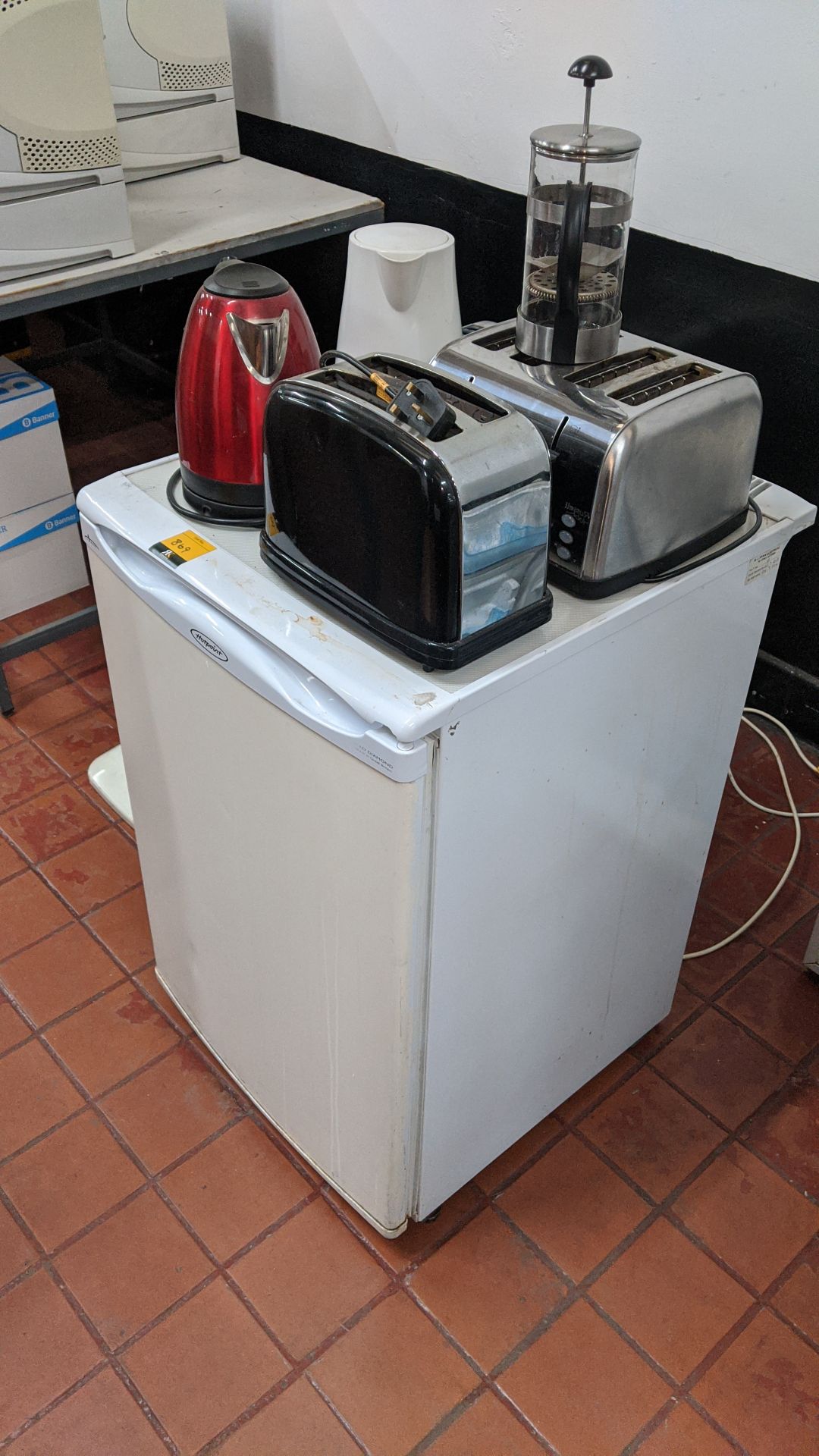 Domestic appliance lot comprising Hotpoint counter height fridge plus 2 off toasters, 1 off