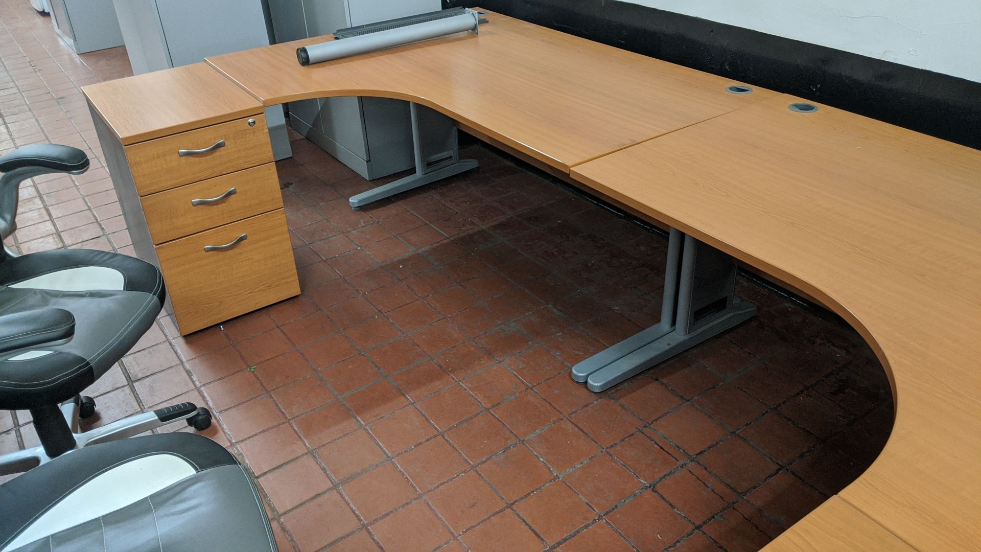 4 off curve front "piano" desks each including a matching desk height pedestal. This is one of a - Image 6 of 10