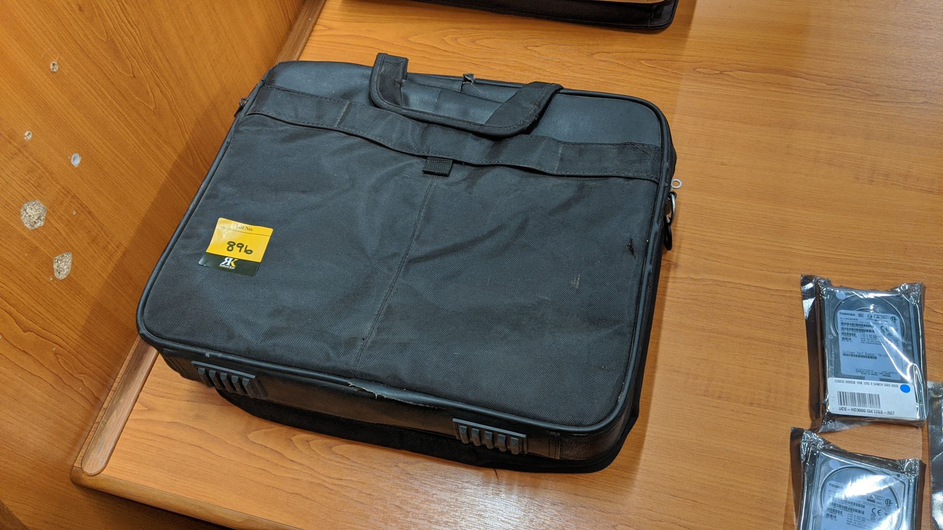 6 off assorted laptop bags & cases. This is one of a large number of lots in this sale being sold - Image 3 of 5