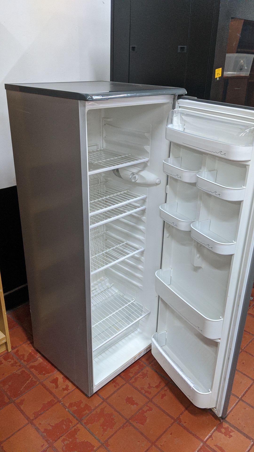 Beko silver tall domestic fridge. This is one of a large number of lots in this sale being sold - Image 4 of 5