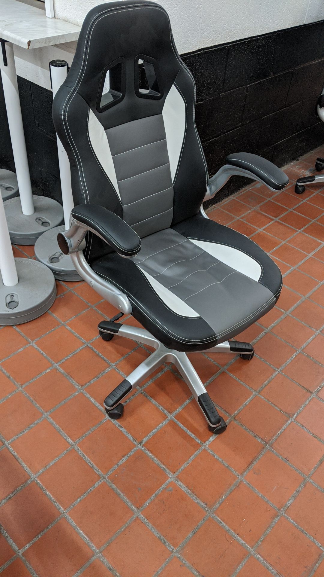 3 off motorsports style black & silver leather exec chairs. This is one of a large number of lots in - Image 5 of 7