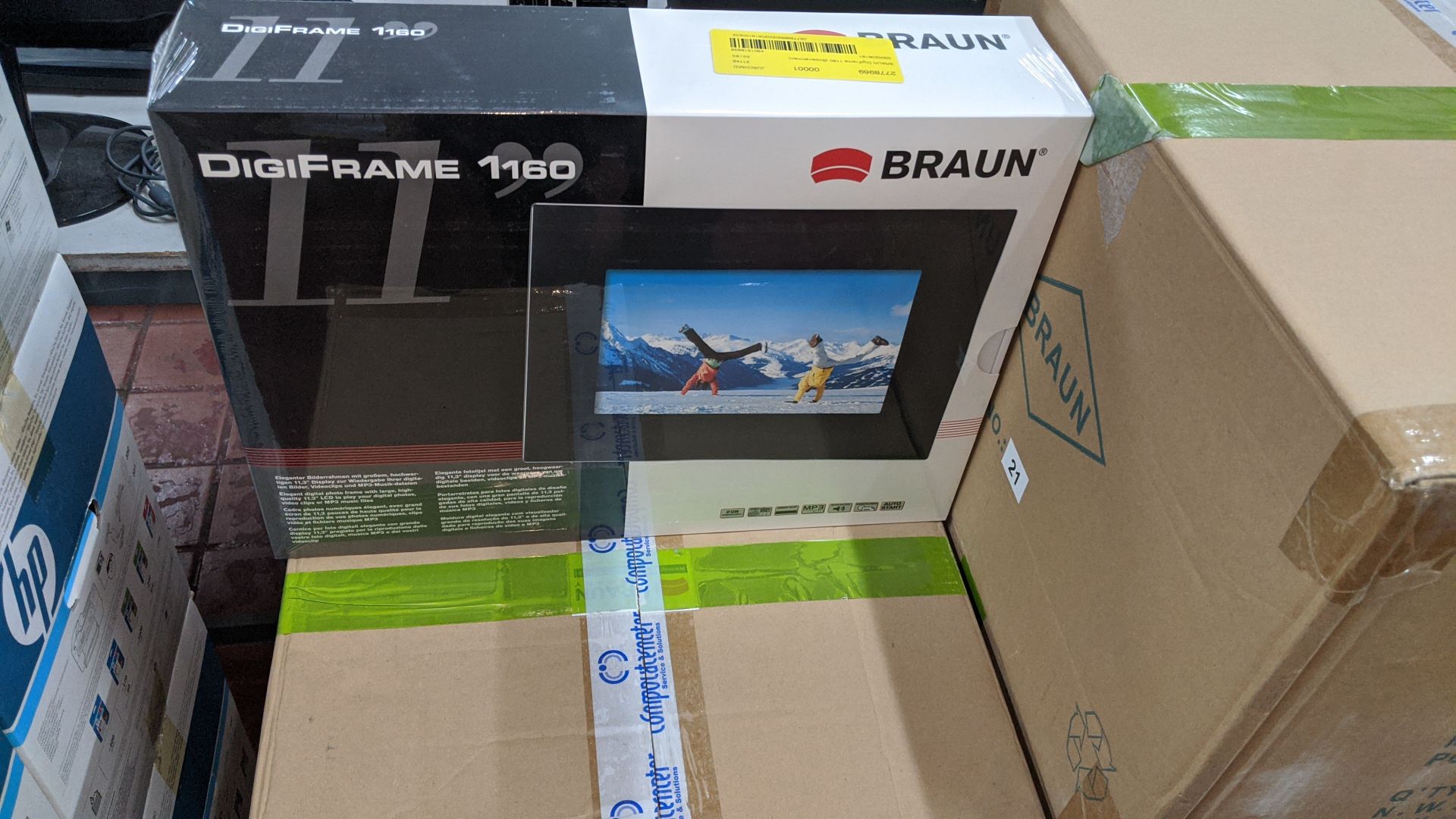 32 off Braun Digiframe 1160 11" digital photo frames (this lot consists of 8 cartons with each