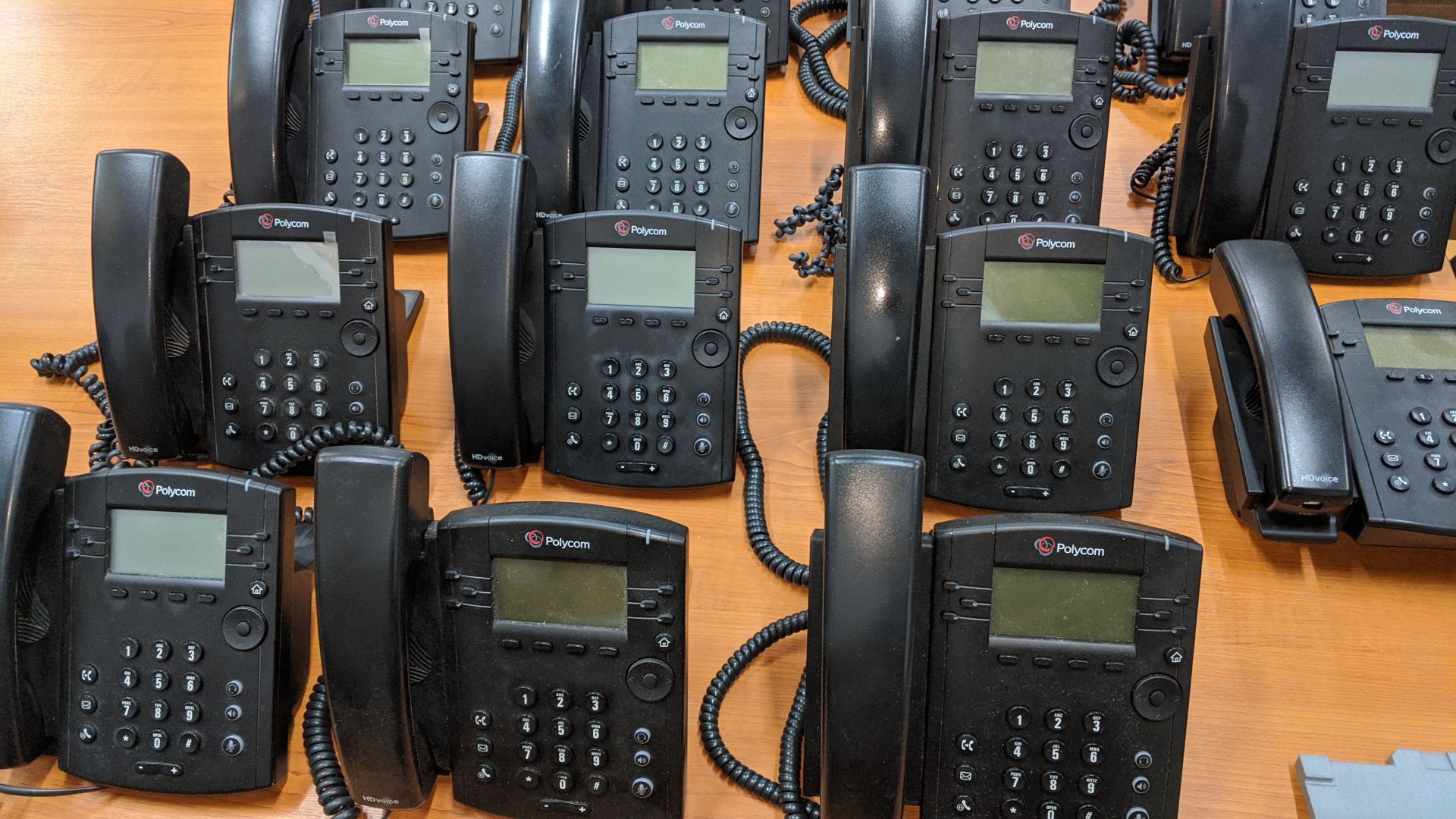 18 off Polycom telephone handsets model VVX300 plus 1 additional handset . This is one of a large - Image 5 of 8