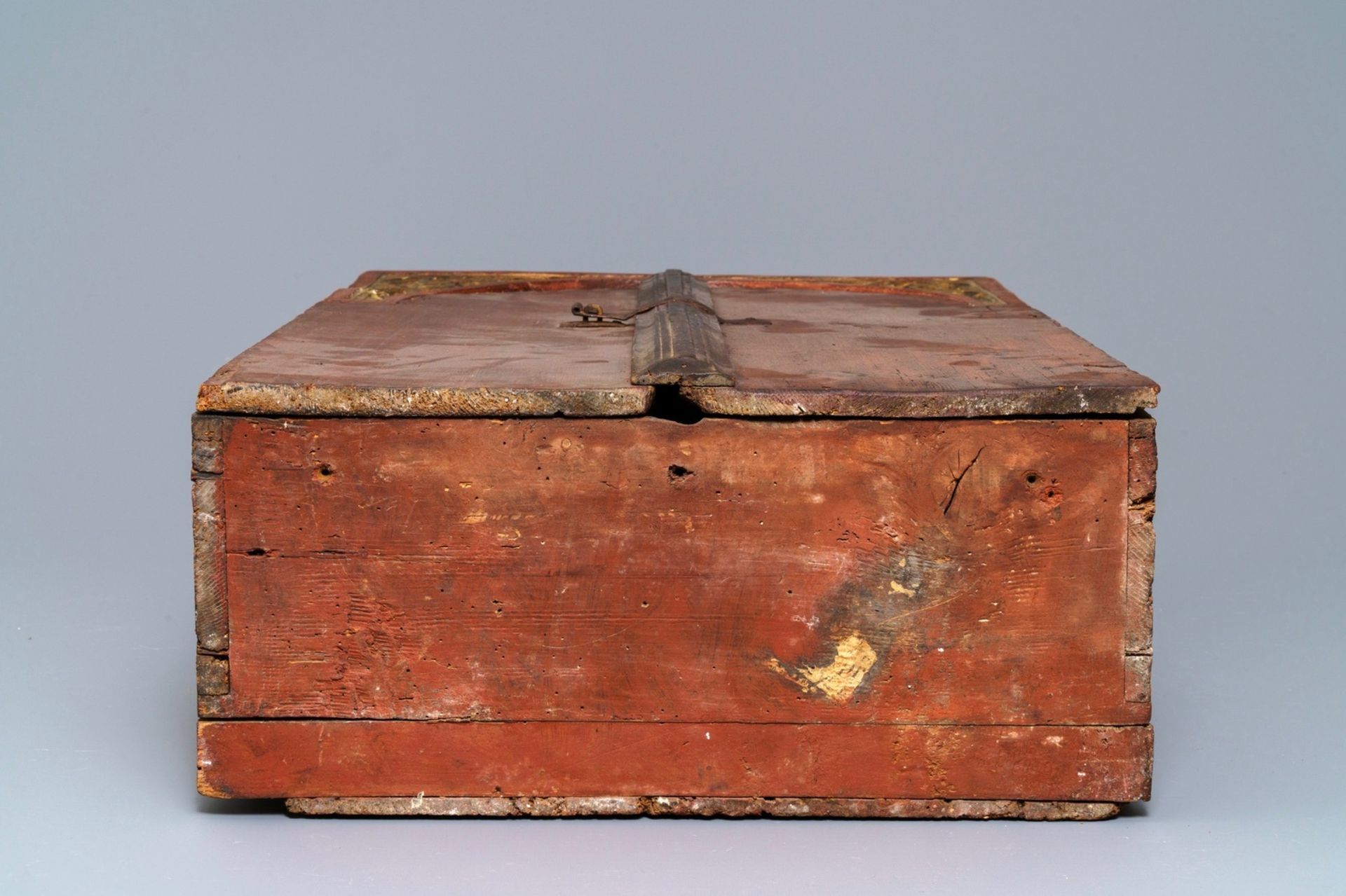 A Spanish painted wooden monstrance cabinet, 17th C. - Image 7 of 8