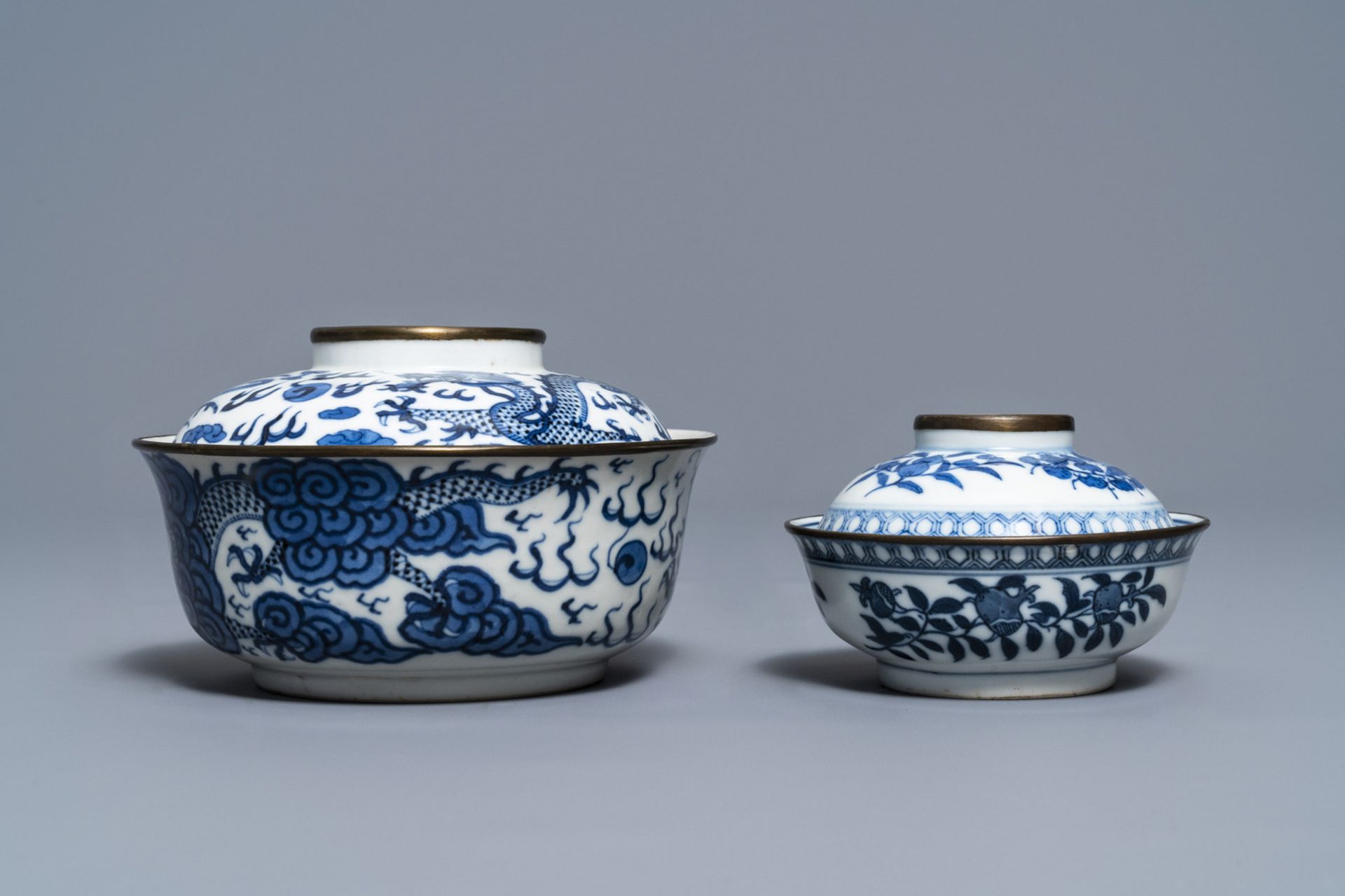 Two Chinese blue and white 'Bleu de Hue' covered bowls for the Vietnamese market, 19th C. - Image 5 of 9