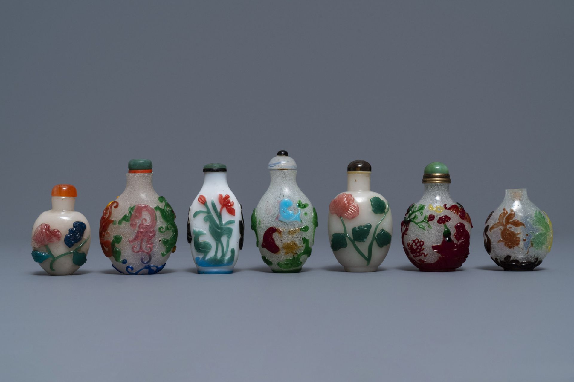 Seven Chinese multi-colour overlay glass snuff bottles, 19/20th C. - Image 2 of 4