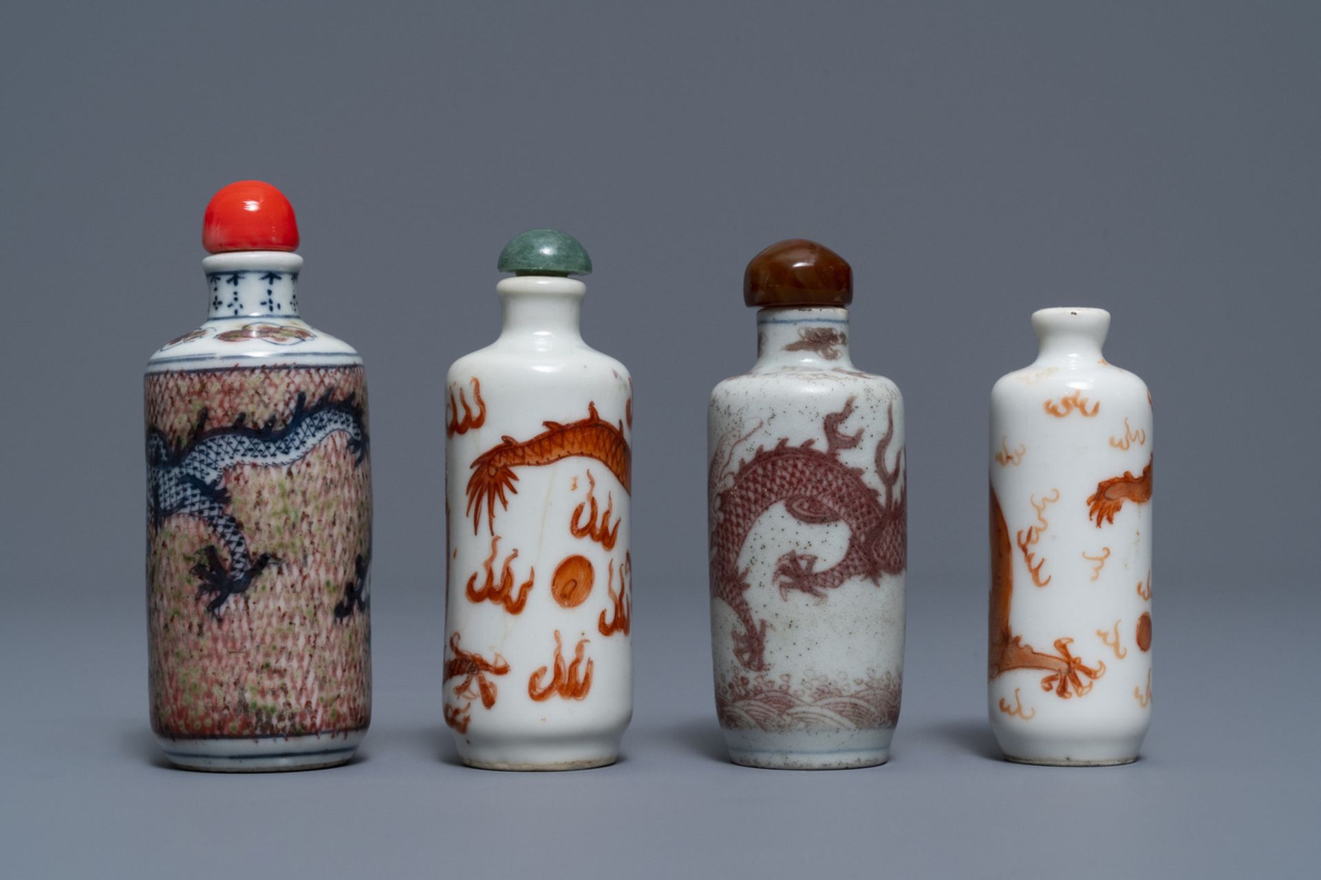 Four Chinese iron- and copper-red porcelain 'dragon' snuff bottles, 19/20th C. - Image 2 of 4