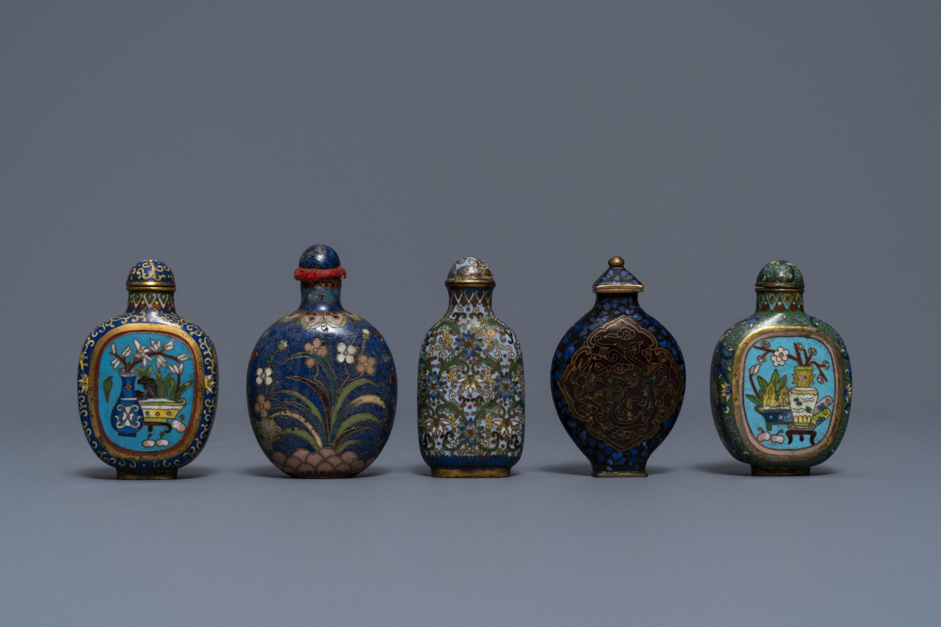 Ten Chinese cloisonnŽ snuff bottles, 19/20th C. - Image 3 of 9