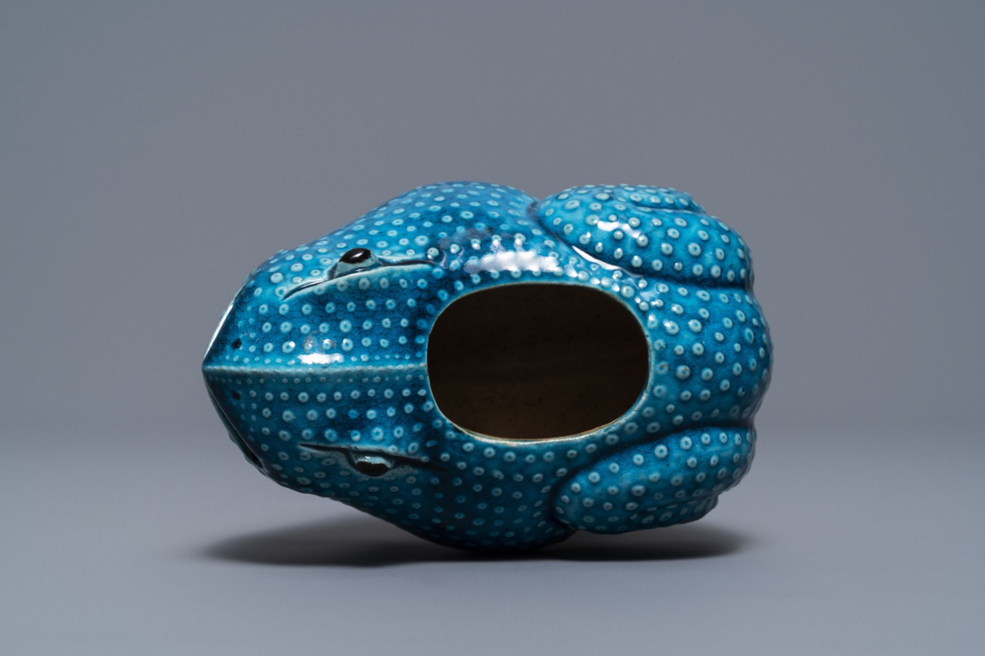 A Chinese turquoise glazed model of a toad, a cat & a blue and white snuff bottle, Kangxi & 19th C. - Image 6 of 19