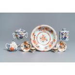 A varied collection of Chinese Imari-style porcelain, Kangxi/Yongzheng