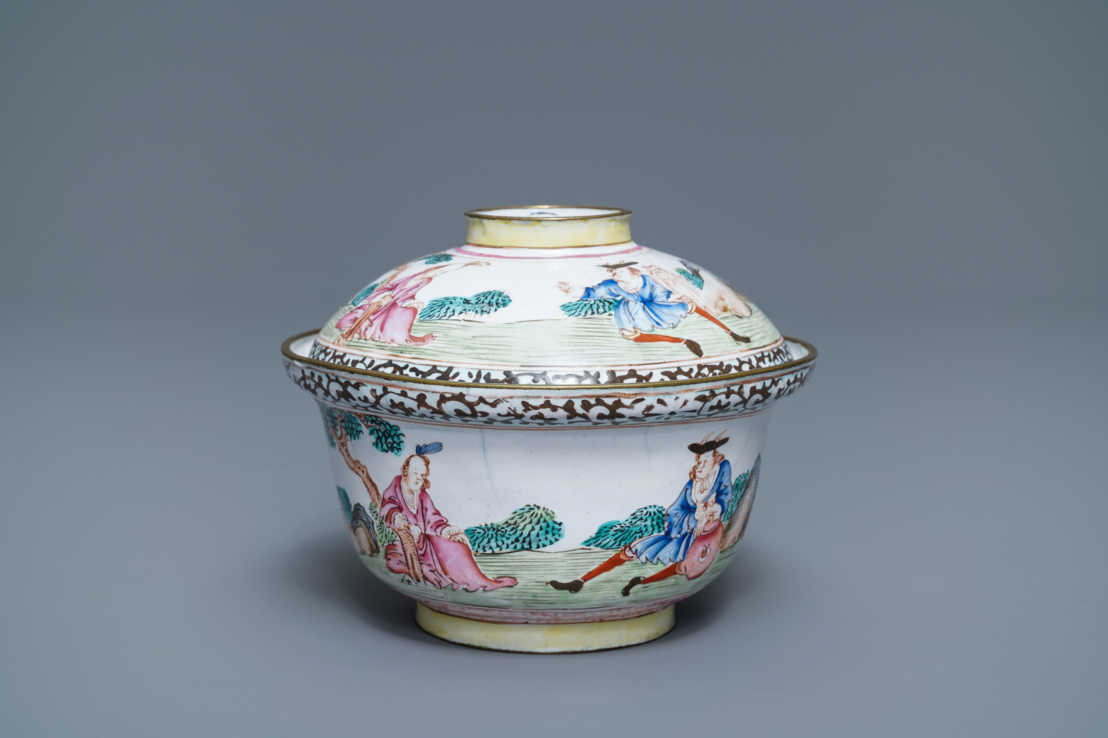 A Chinese Canton enamel 'Europeans' bowl and cover, Qianlong - Image 7 of 7