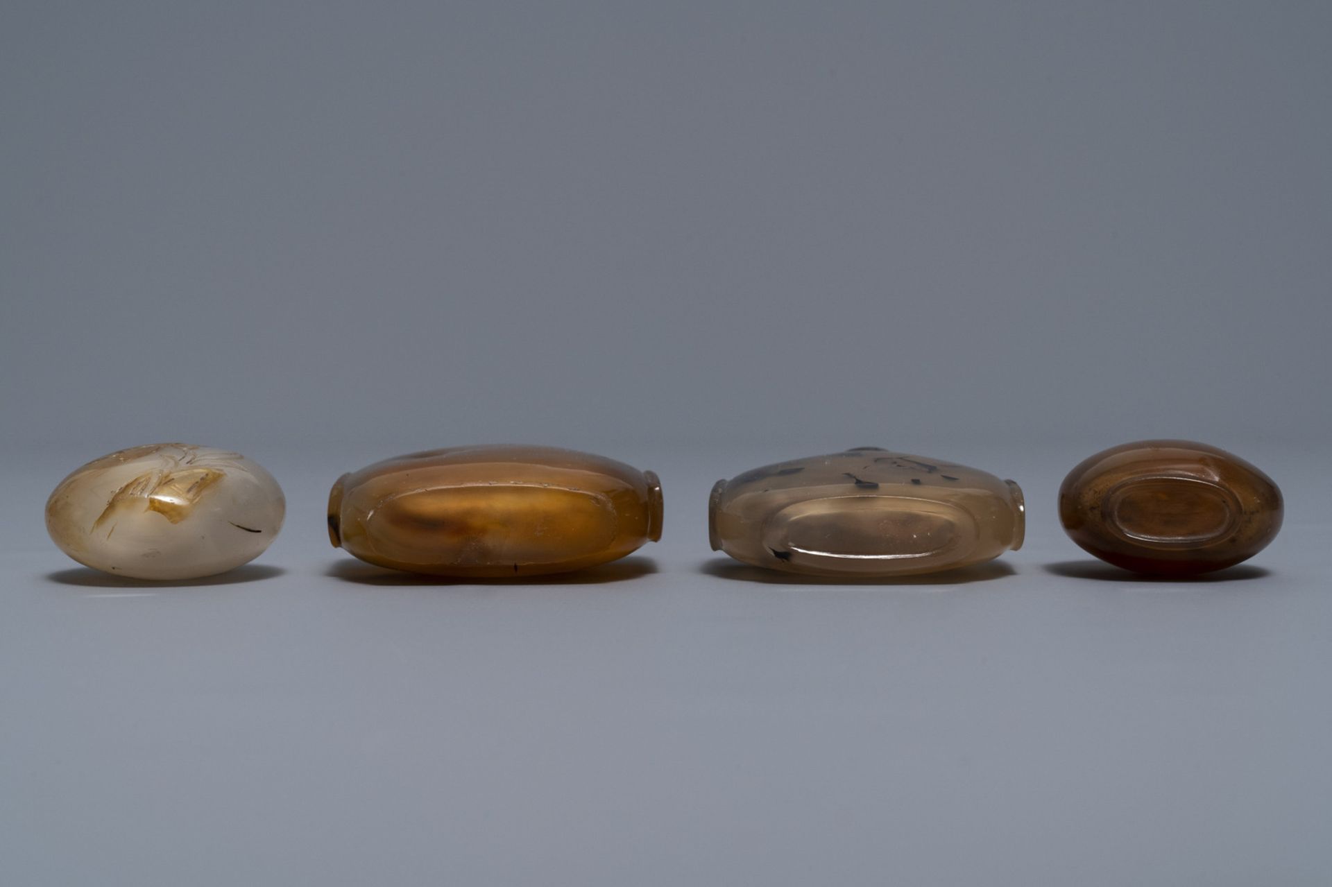 Eight Chinese agate snuff bottles, 19/20th C. - Image 9 of 9