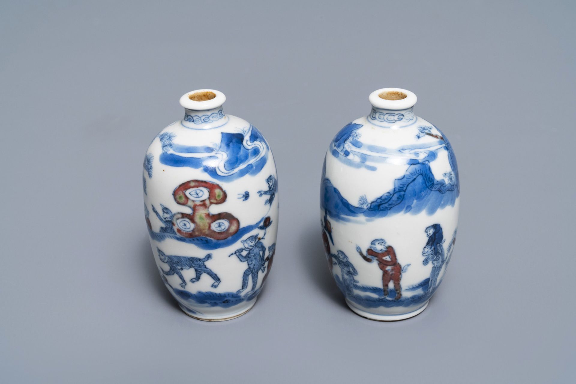 A pair of Chinese blue, white and underglaze red '16 monkeys' snuff bottles, Yongzheng mark, 19th C. - Image 5 of 7