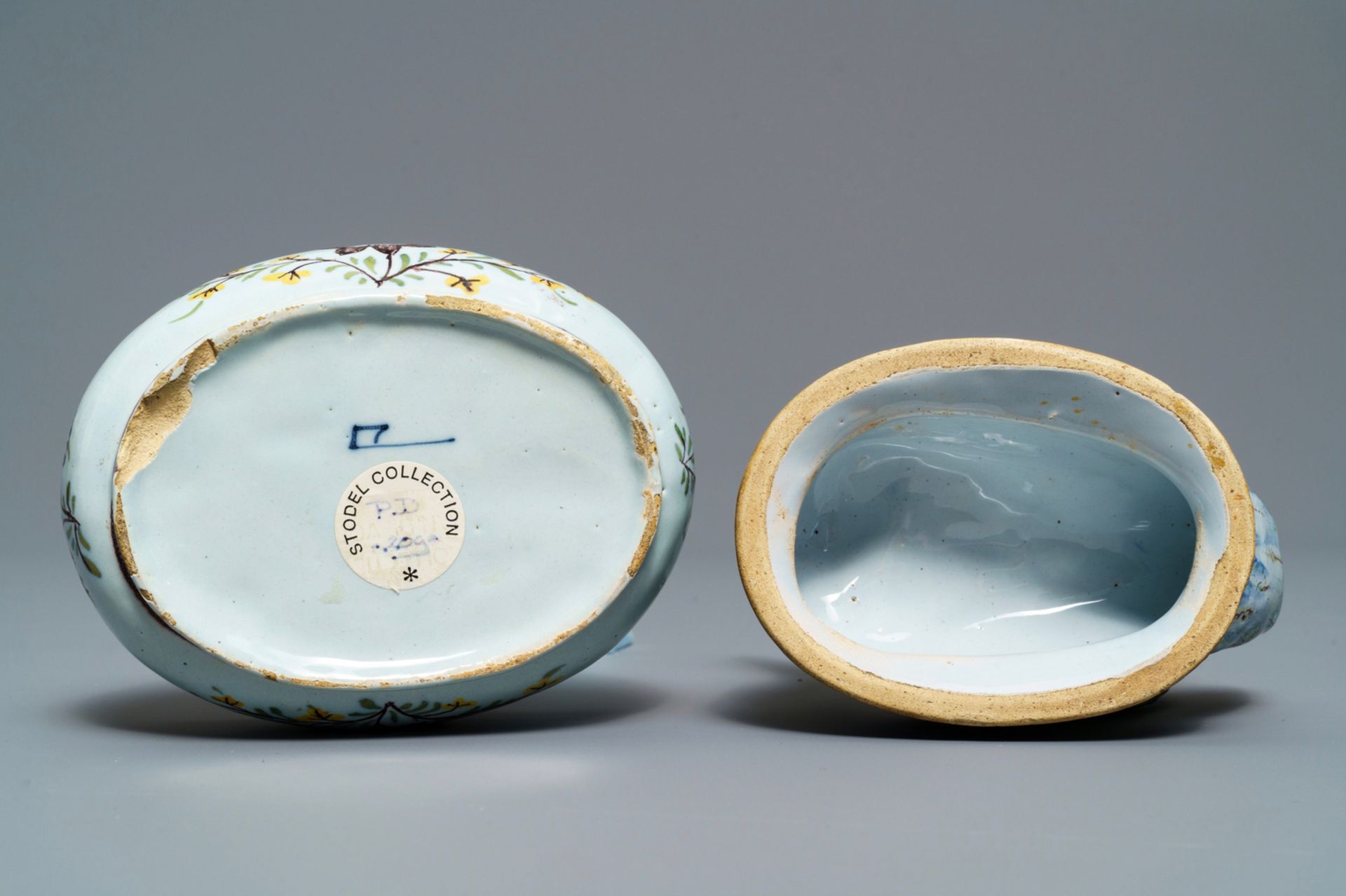 A polychrome Dutch Delft 'plover' butter tub and cover, 18th C. - Image 6 of 7